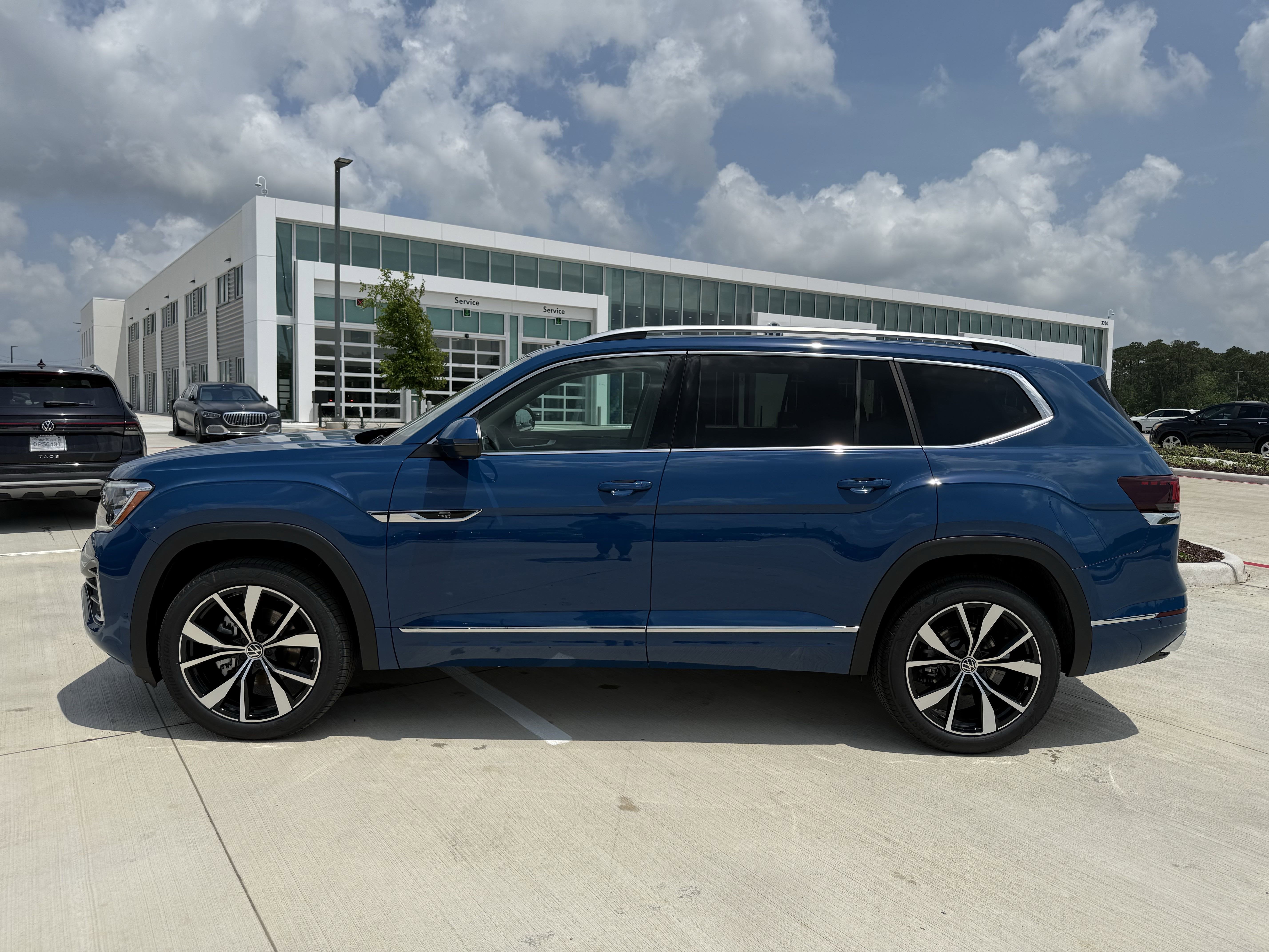 2025 Volkswagen Atlas 2.0T SEL Premium R-Line