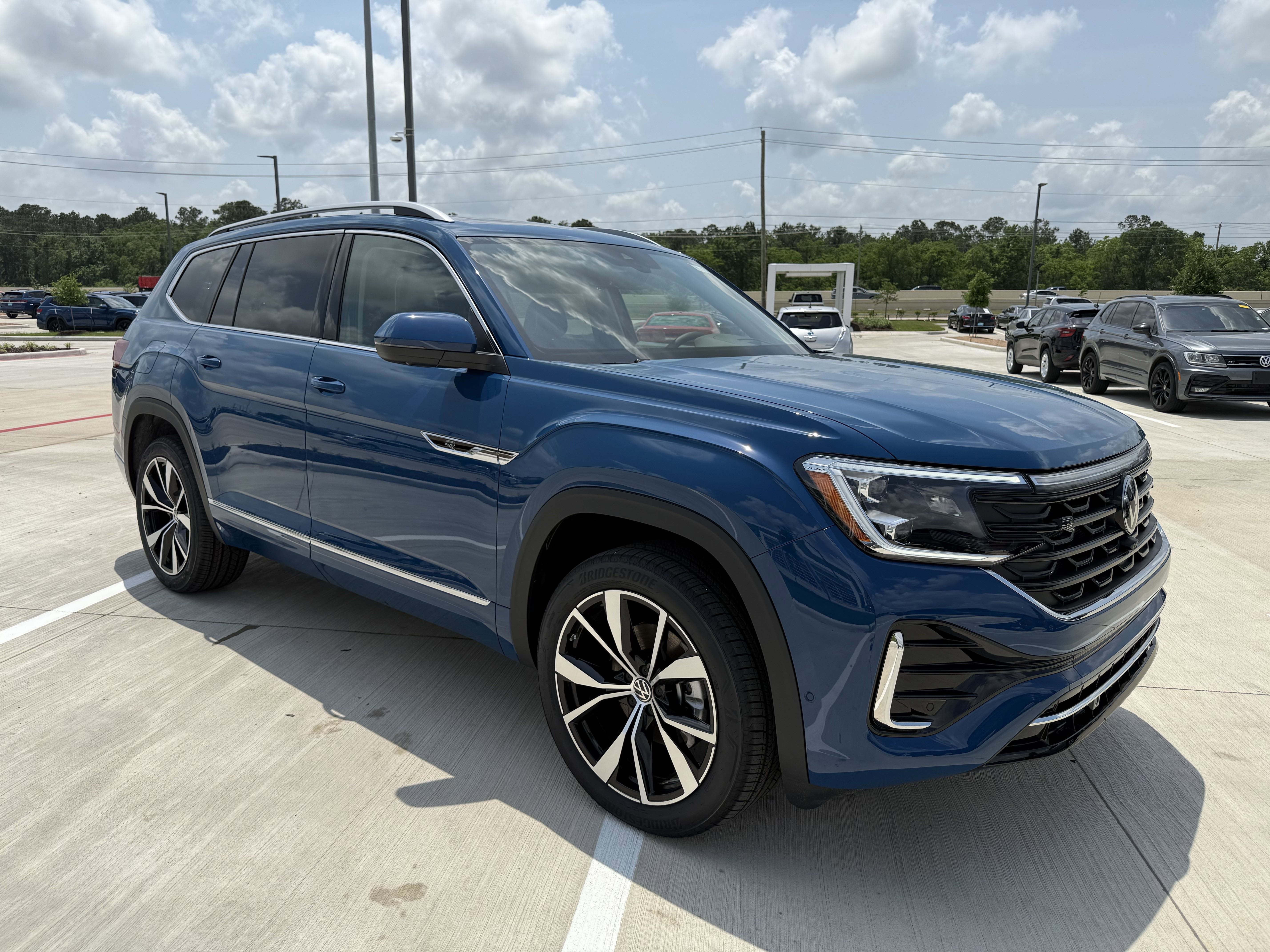 2025 Volkswagen Atlas 2.0T SEL Premium R-Line