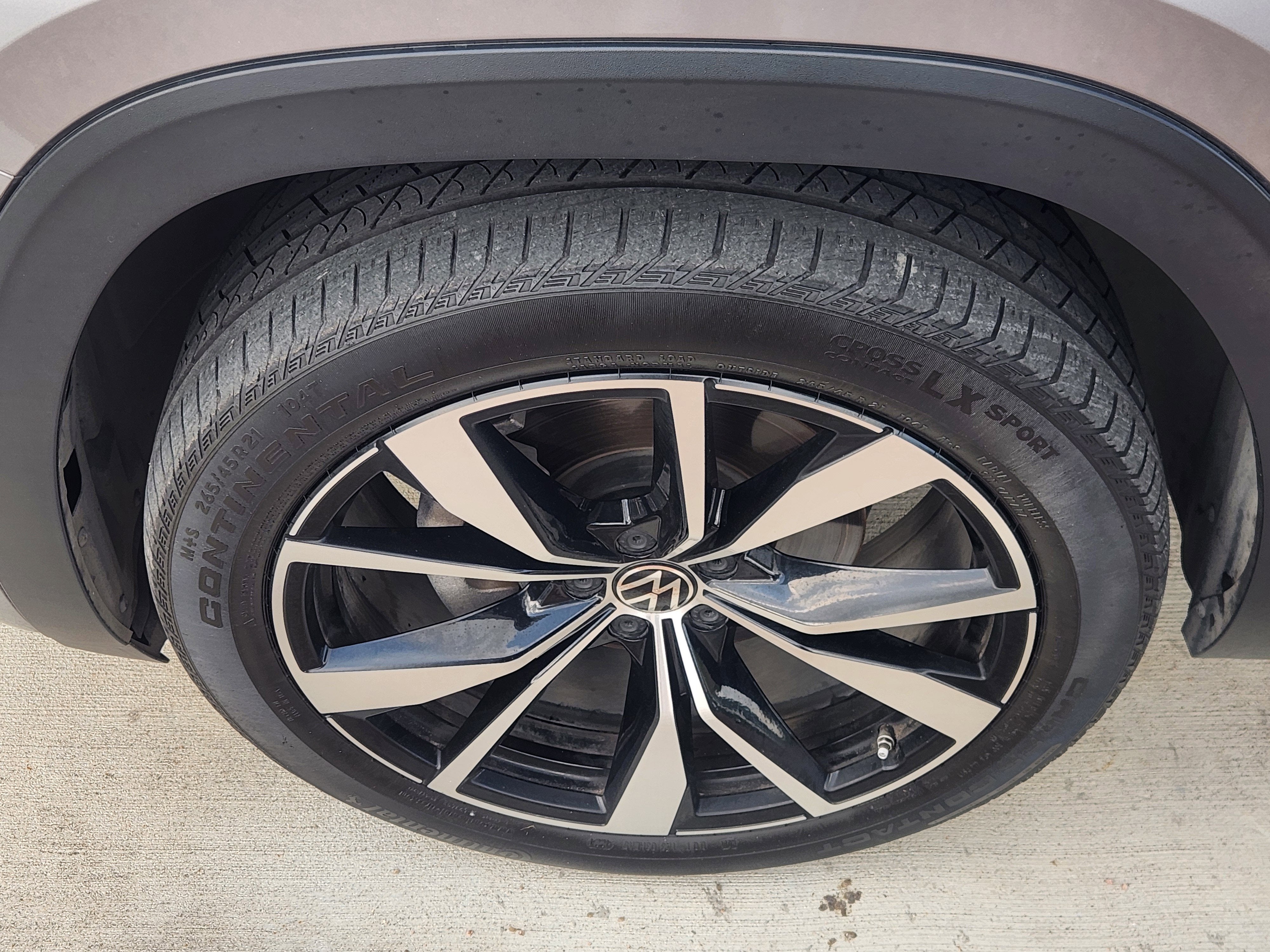 2025 Volkswagen Atlas 2.0T SEL Premium R-Line