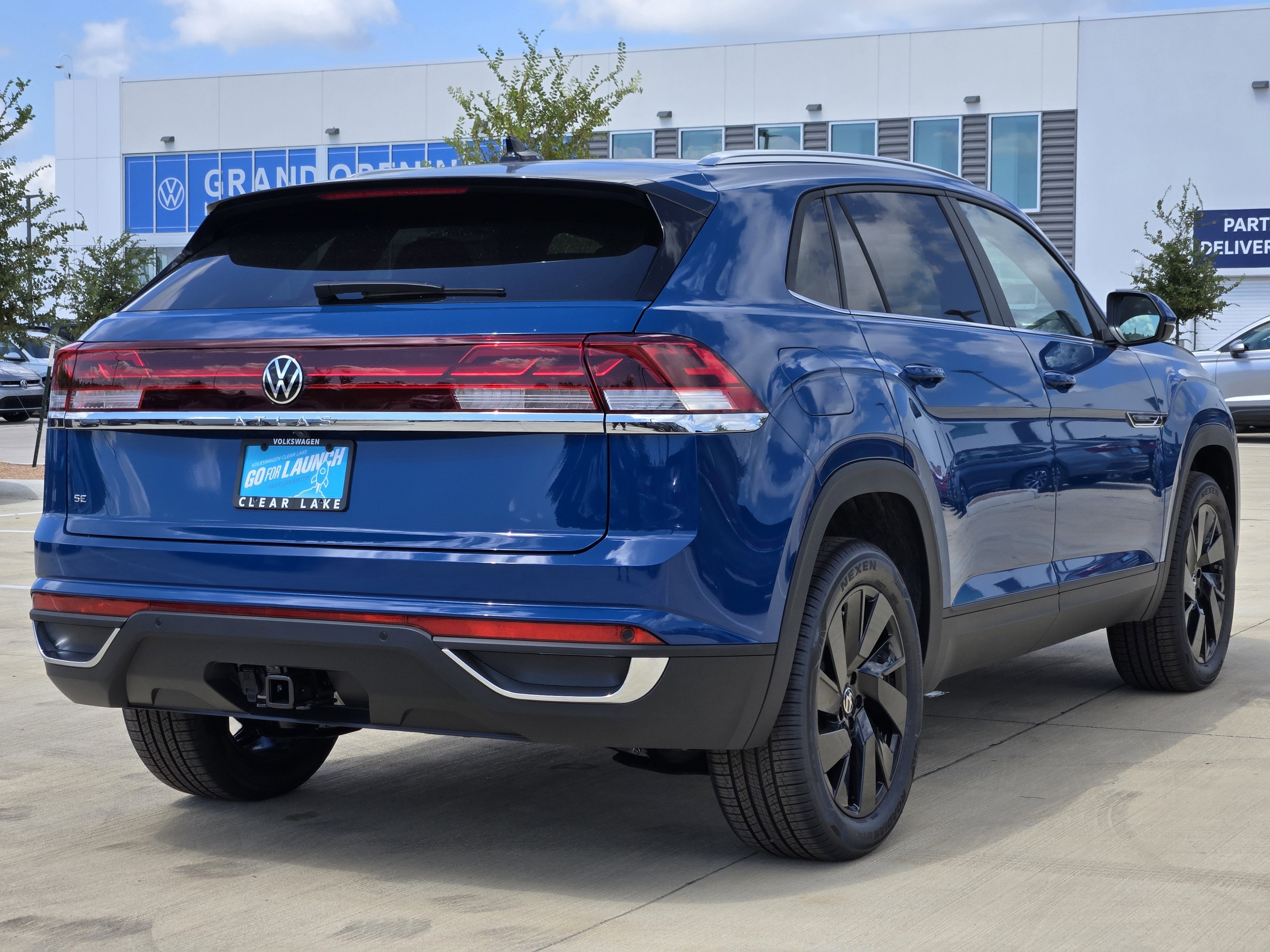 2026 Volkswagen Atlas Cross Sport 2.0T SE w/Technology