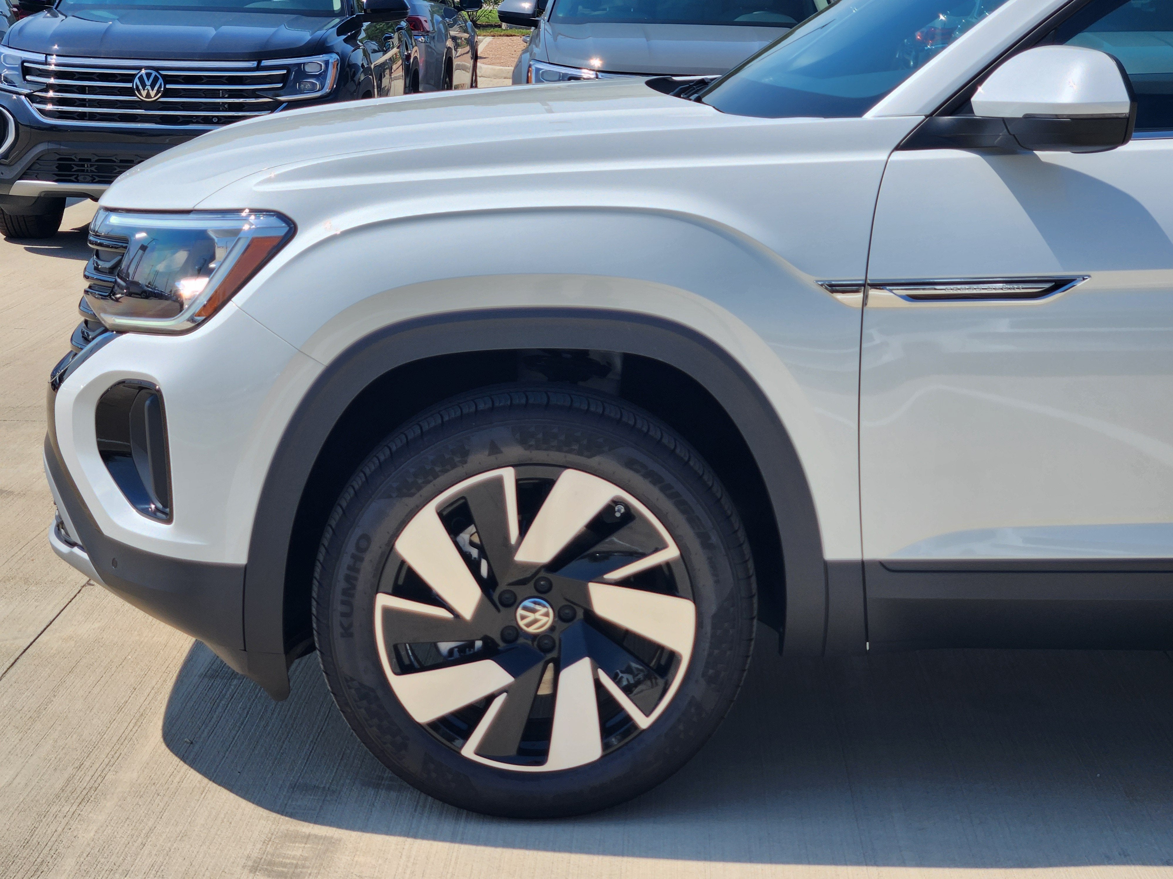 2026 Volkswagen Atlas Cross Sport 2.0T SE w/Technology