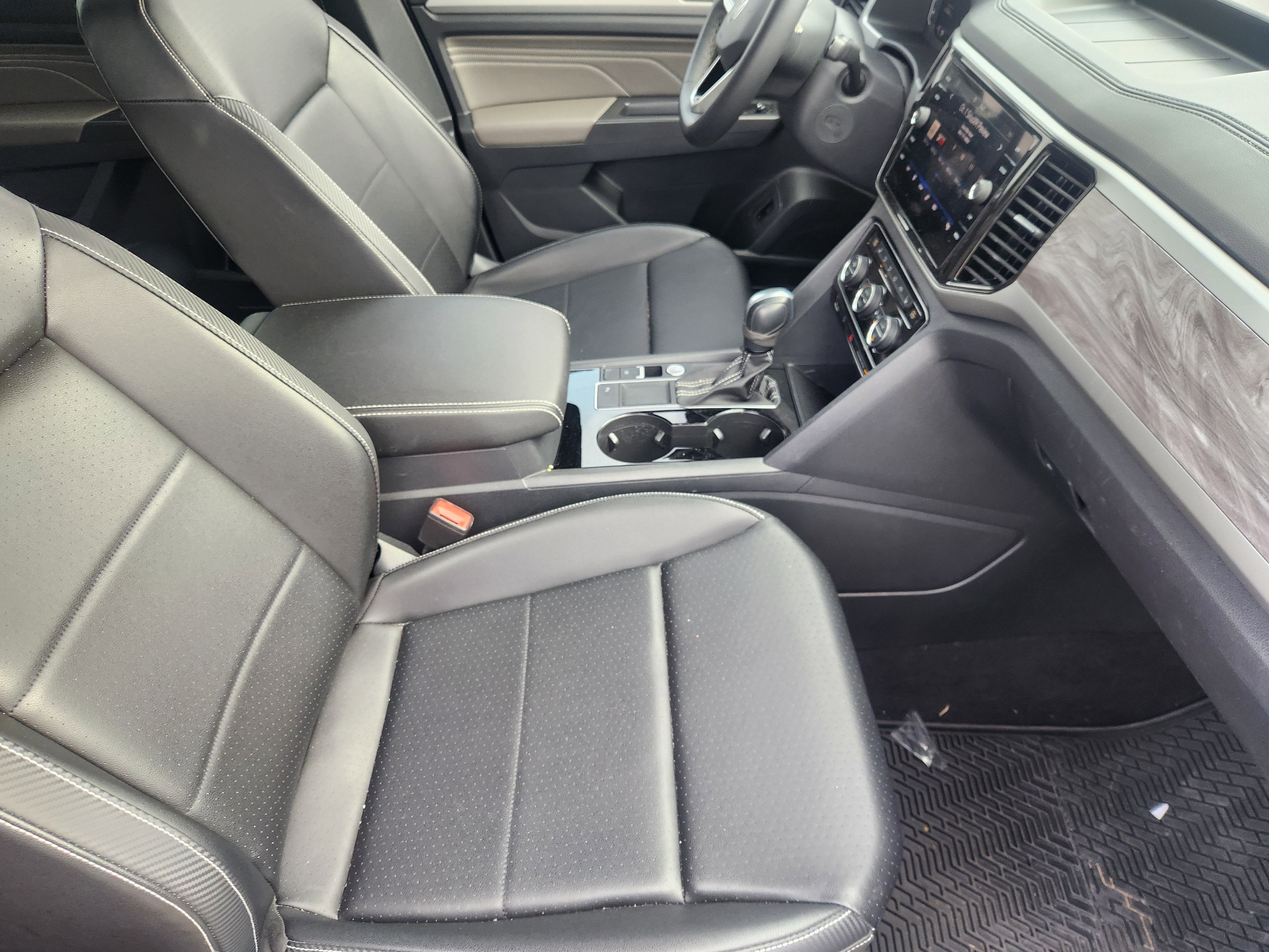 2023 Volkswagen Atlas Cross Sport 2.0T SE w/Technology