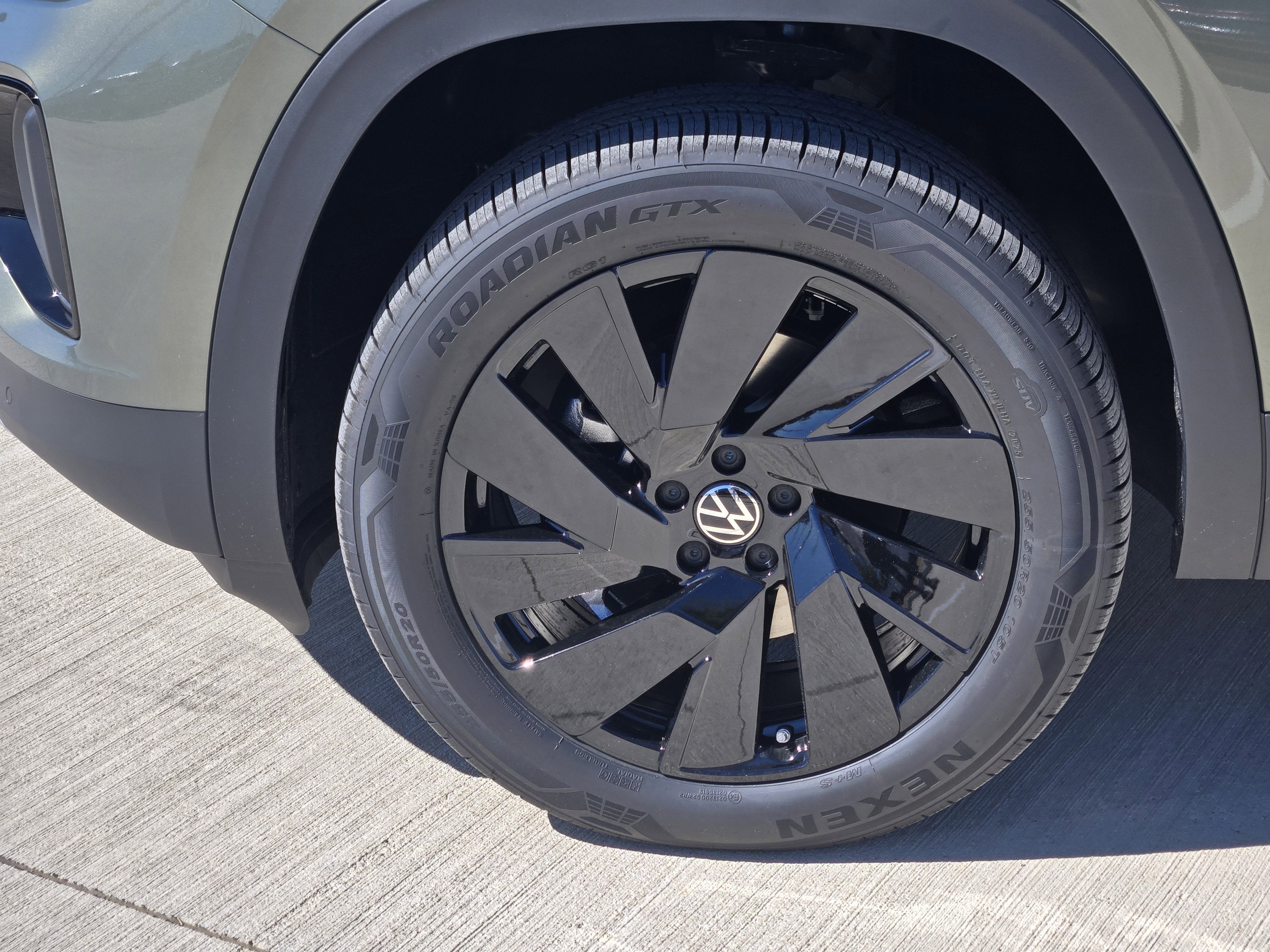 2026 Volkswagen Atlas Cross Sport 2.0T SE w/Technology