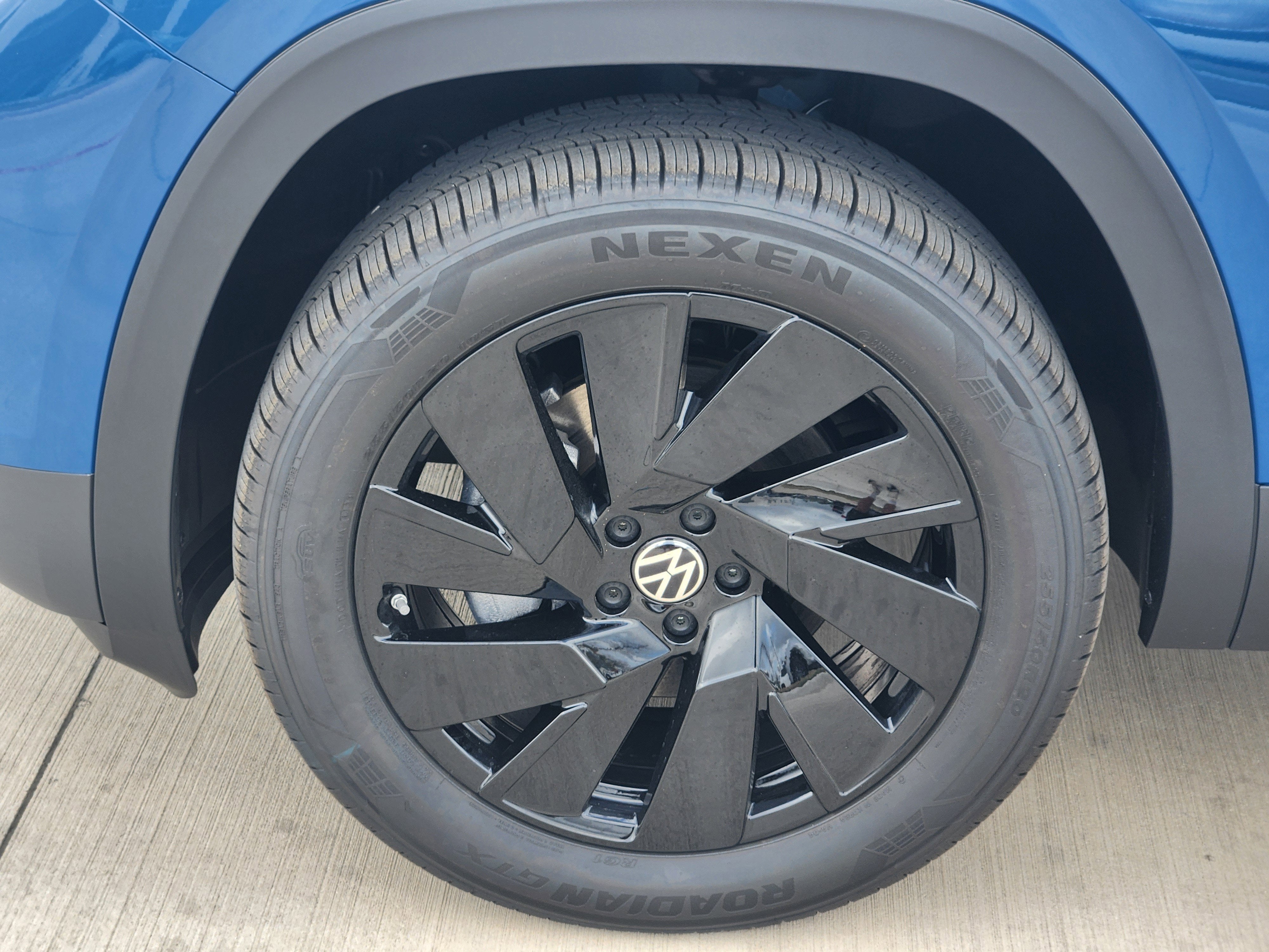 2026 Volkswagen Atlas Cross Sport 2.0T SE w/Technology