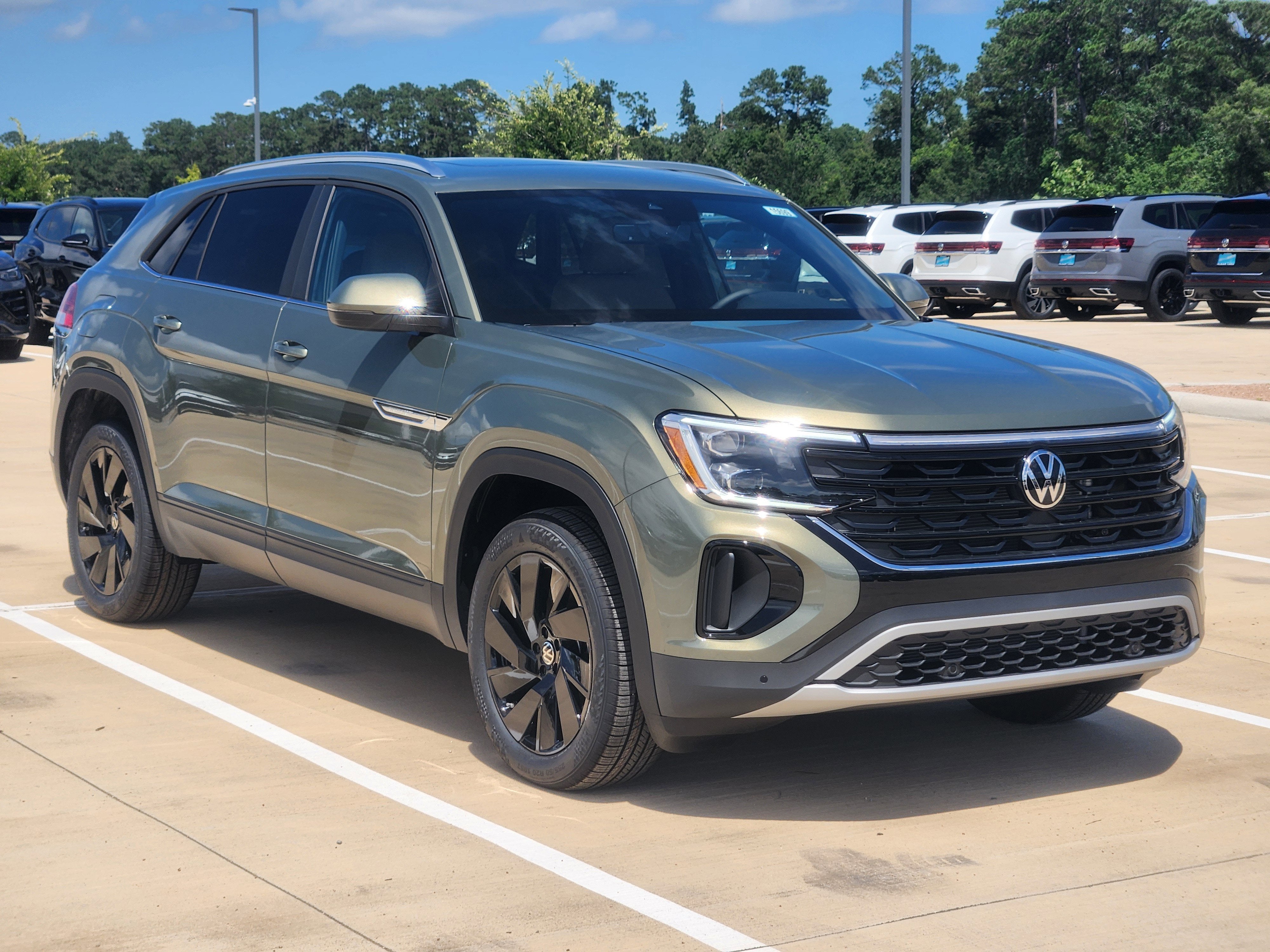 2026 Volkswagen Atlas Cross Sport 2.0T SE w/Technology