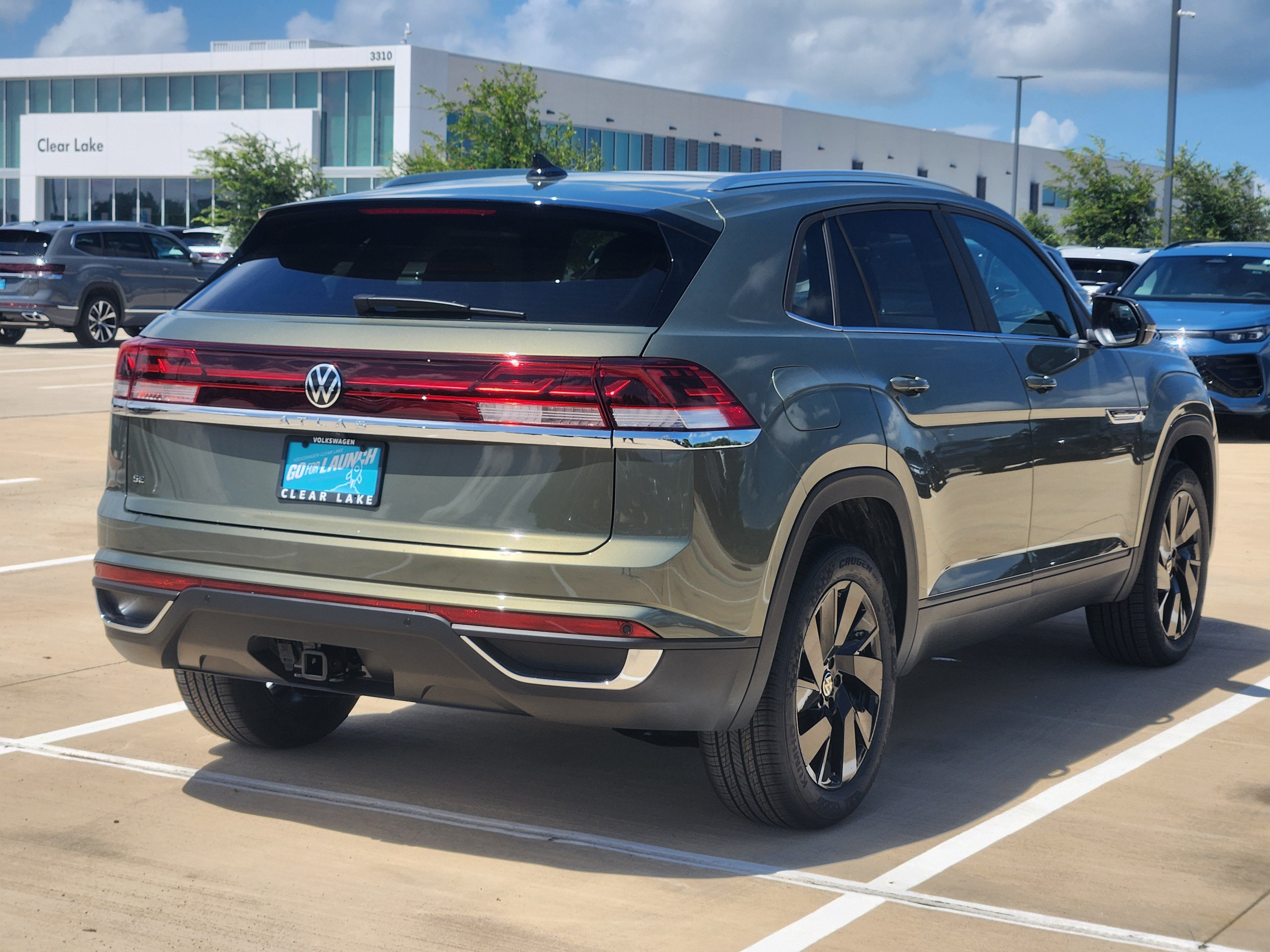 2026 Volkswagen Atlas Cross Sport 2.0T SE w/Technology