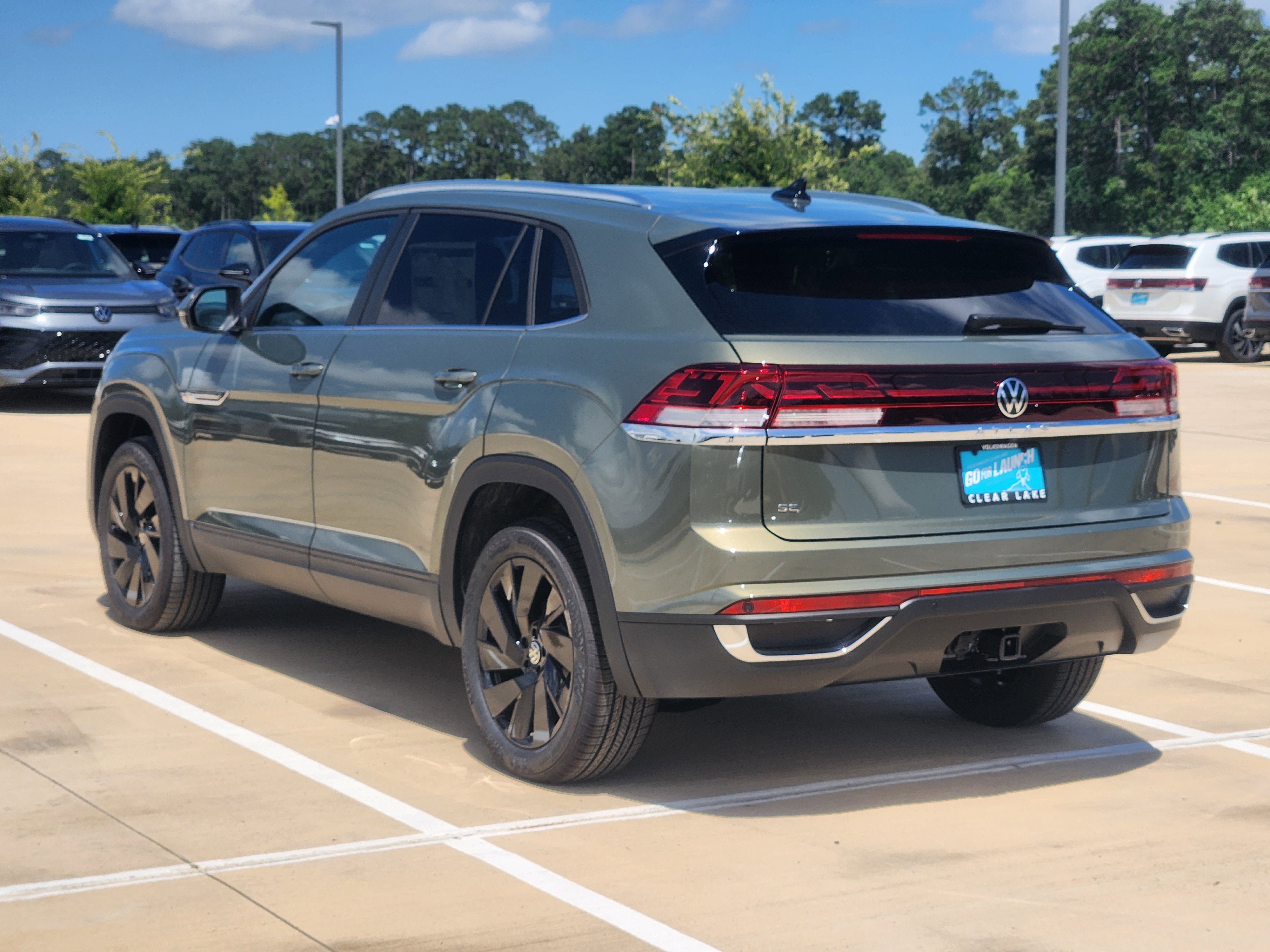 2026 Volkswagen Atlas Cross Sport 2.0T SE w/Technology