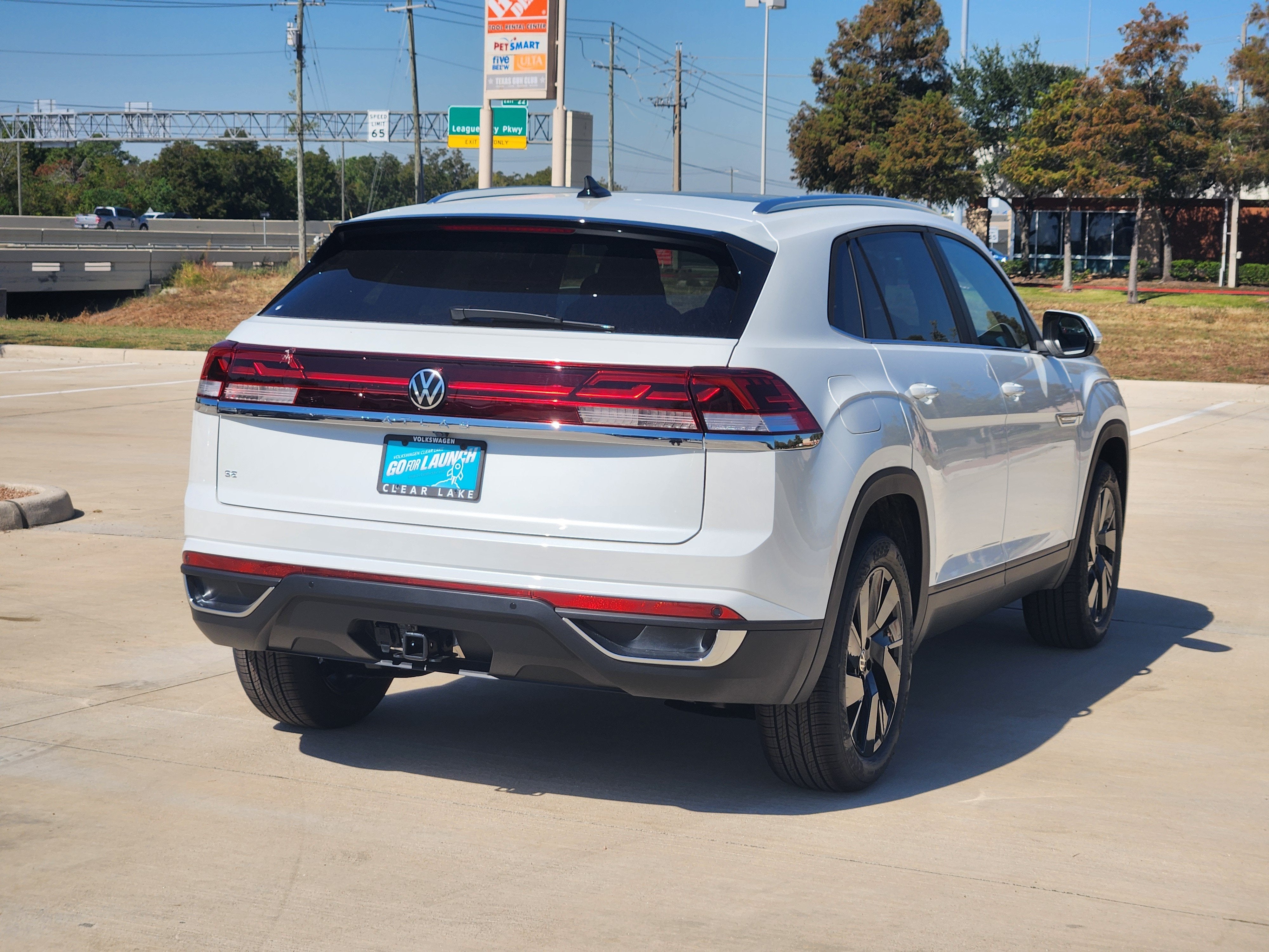 2026 Volkswagen Atlas Cross Sport 2.0T SE w/Technology