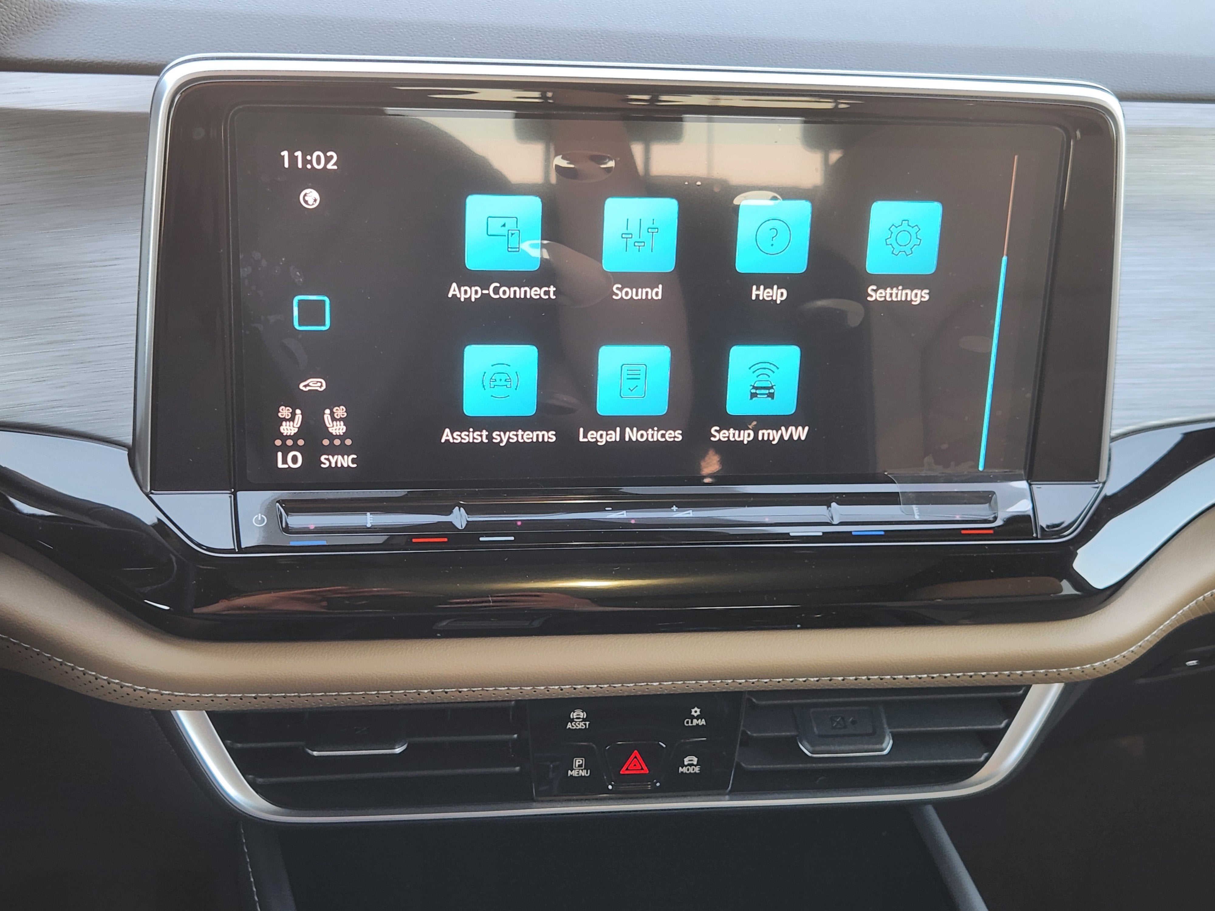 2026 Volkswagen Atlas Cross Sport 2.0T SE w/Technology