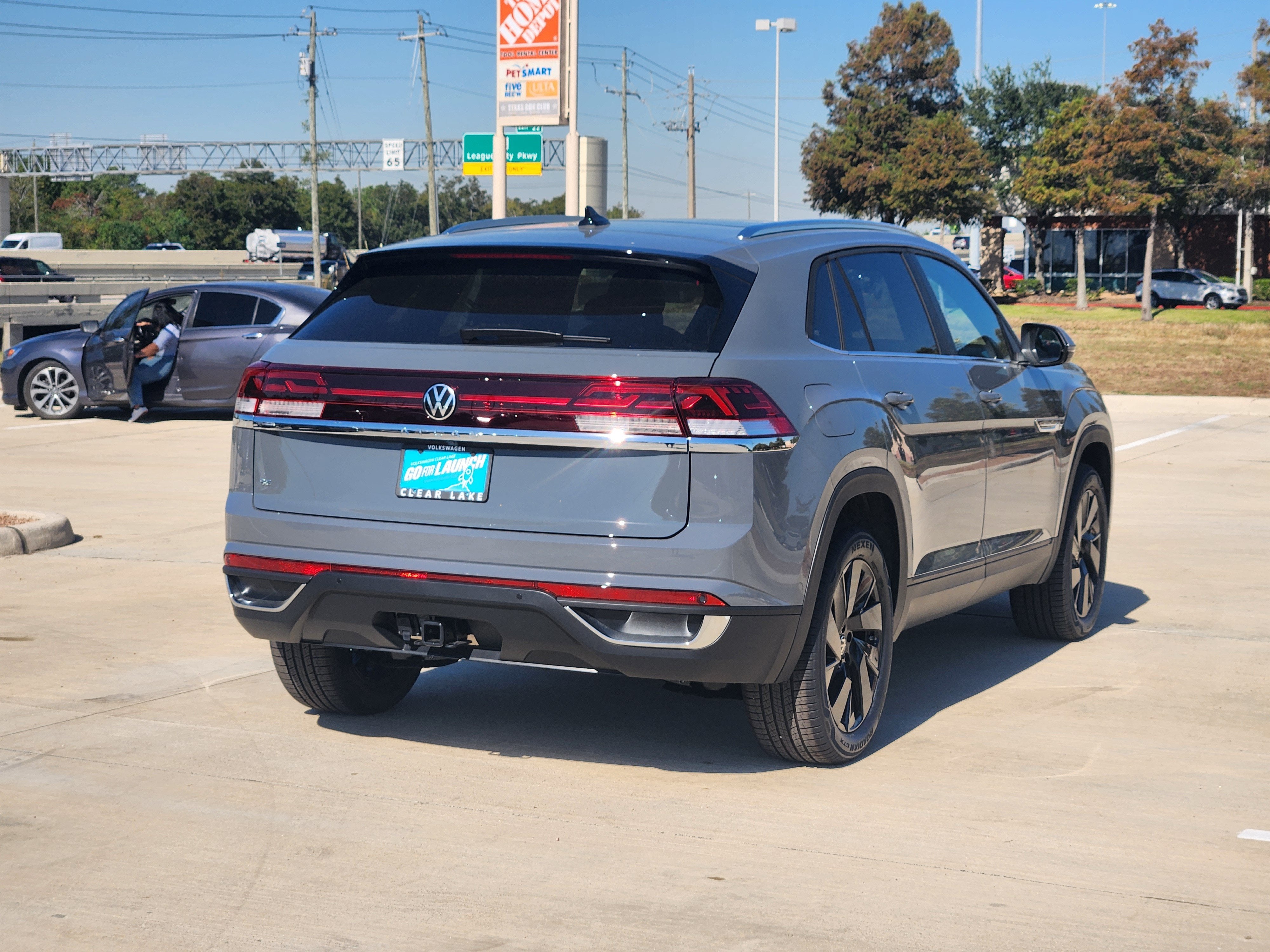 2026 Volkswagen Atlas Cross Sport 2.0T SE w/Technology