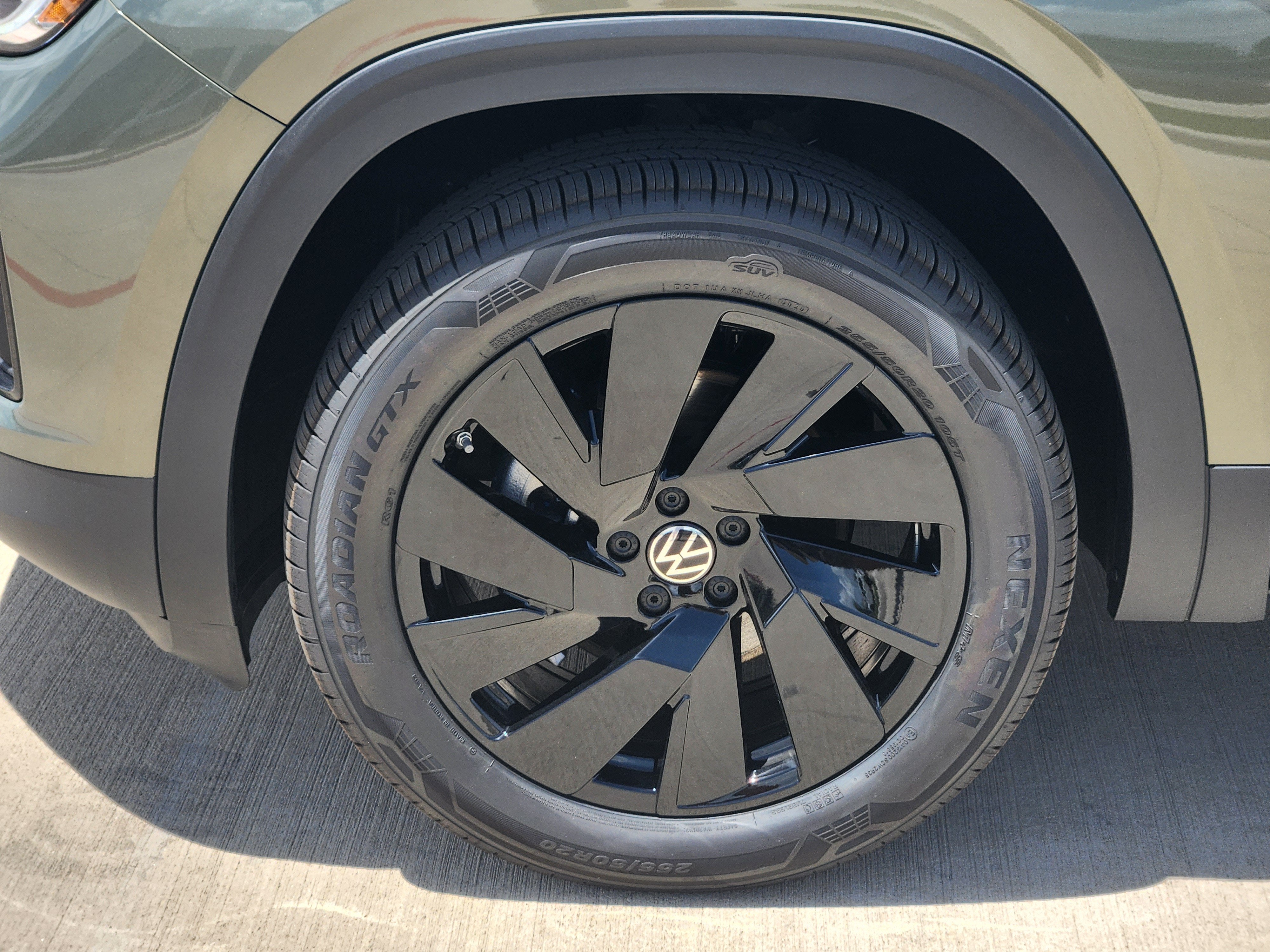 2026 Volkswagen Atlas Cross Sport 2.0T SE w/Technology