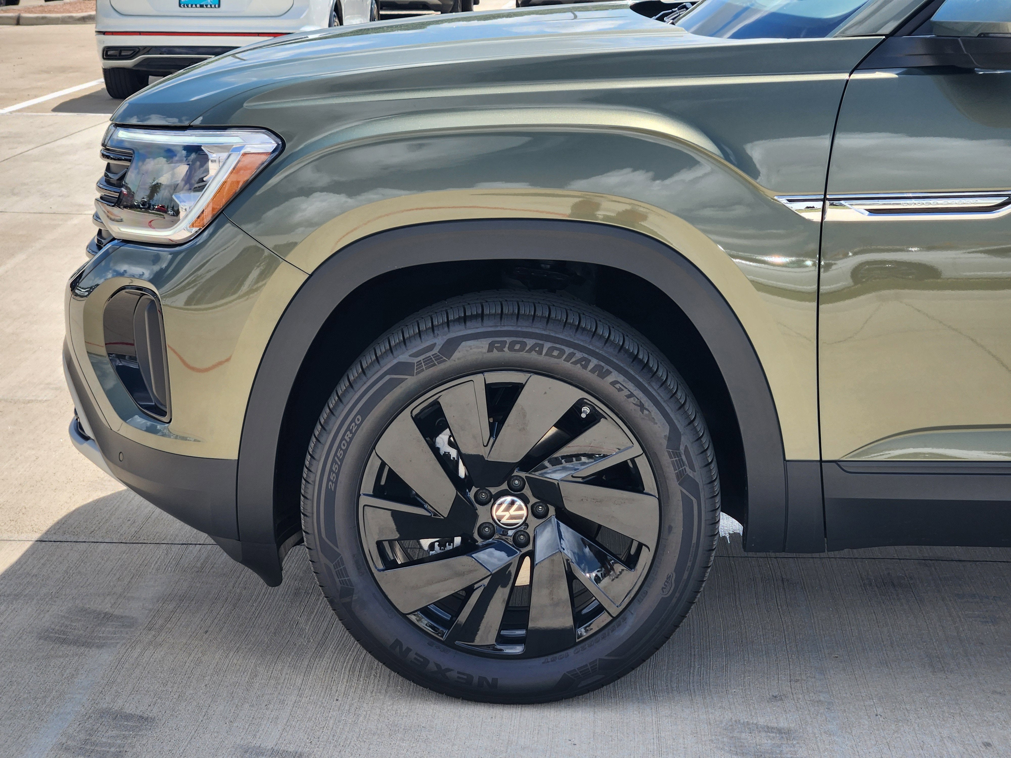 2026 Volkswagen Atlas Cross Sport 2.0T SE w/Technology