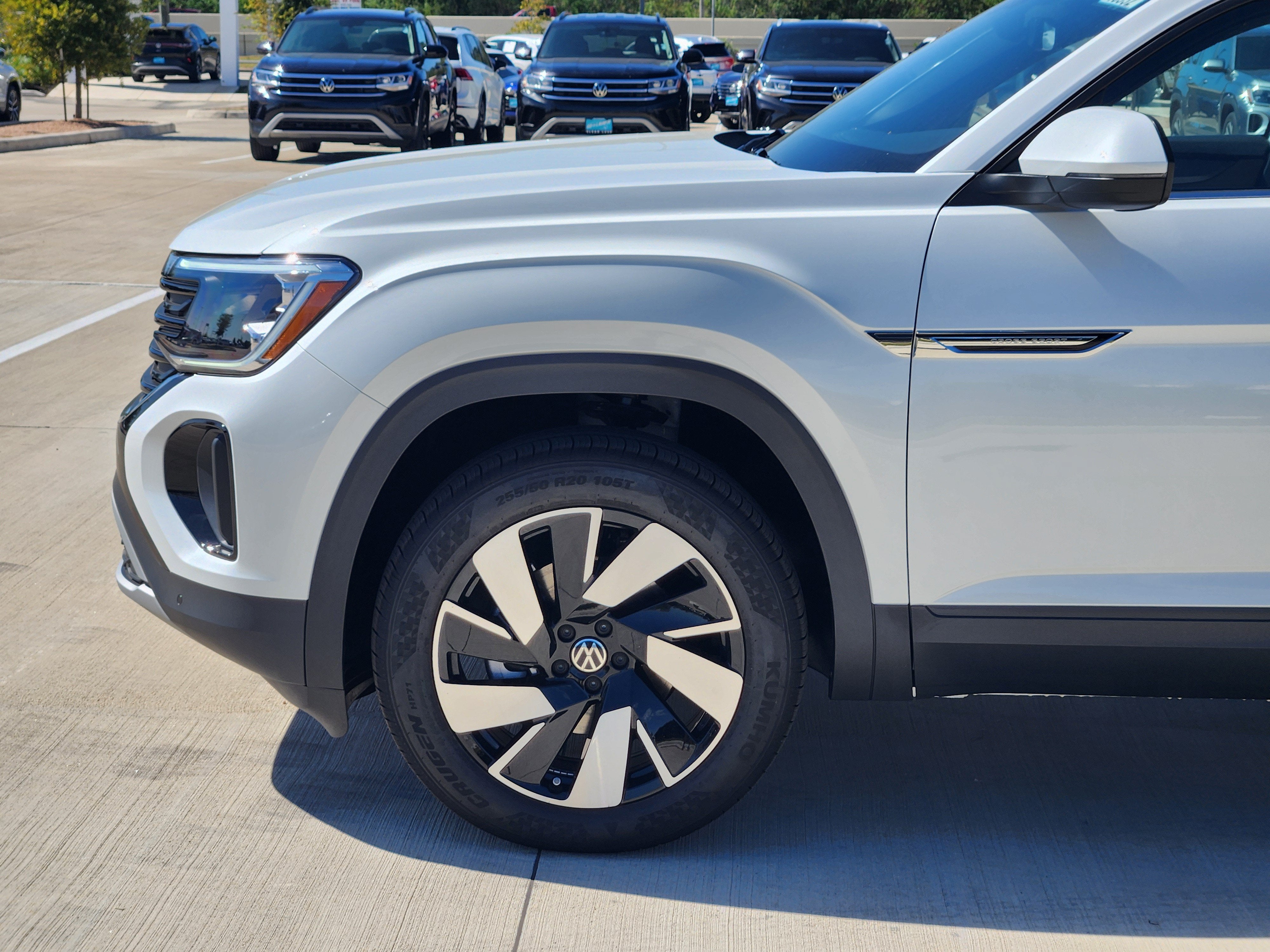 2026 Volkswagen Atlas Cross Sport 2.0T SE w/Technology