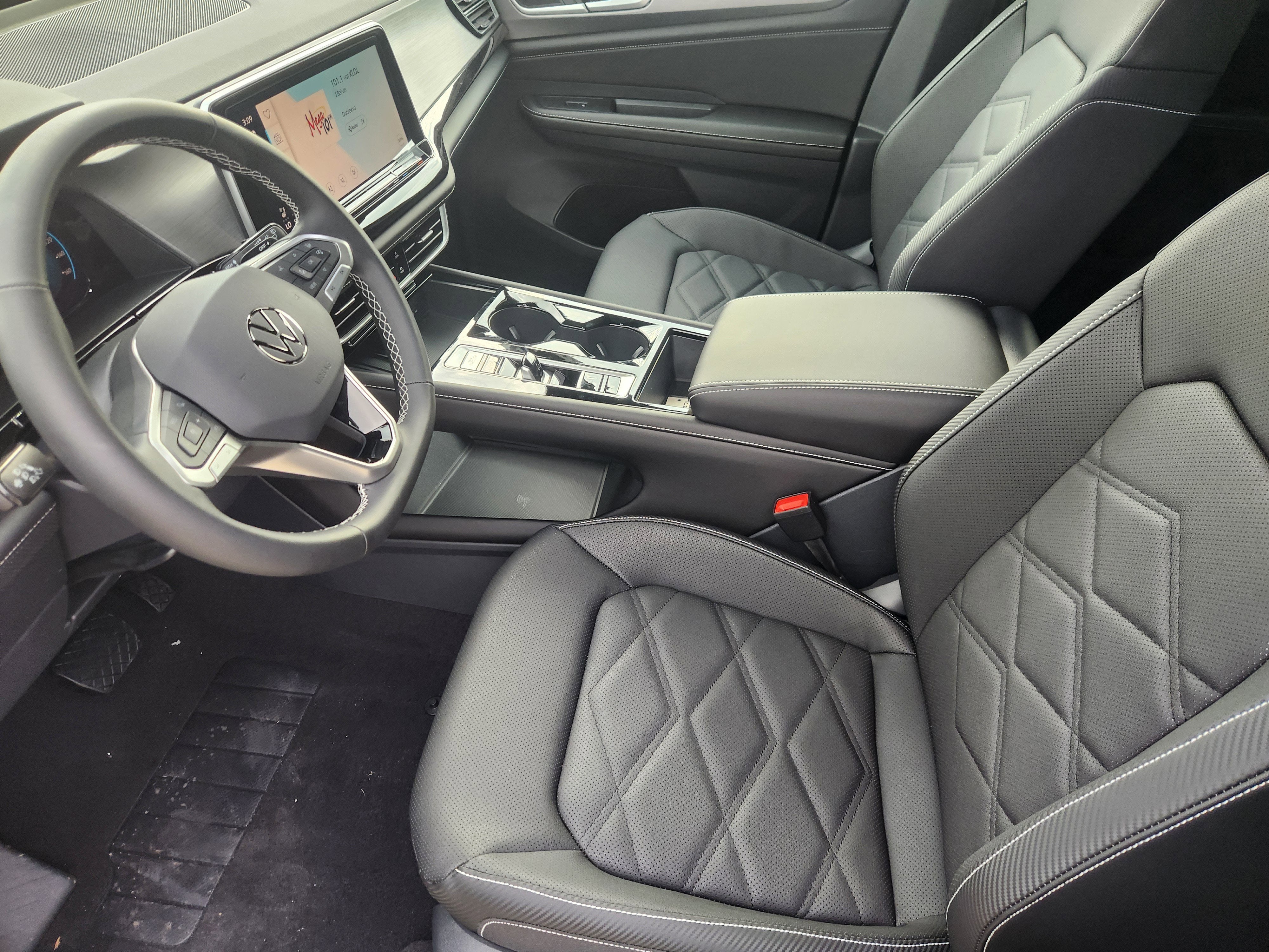 2026 Volkswagen Atlas Cross Sport 2.0T SE w/Technology