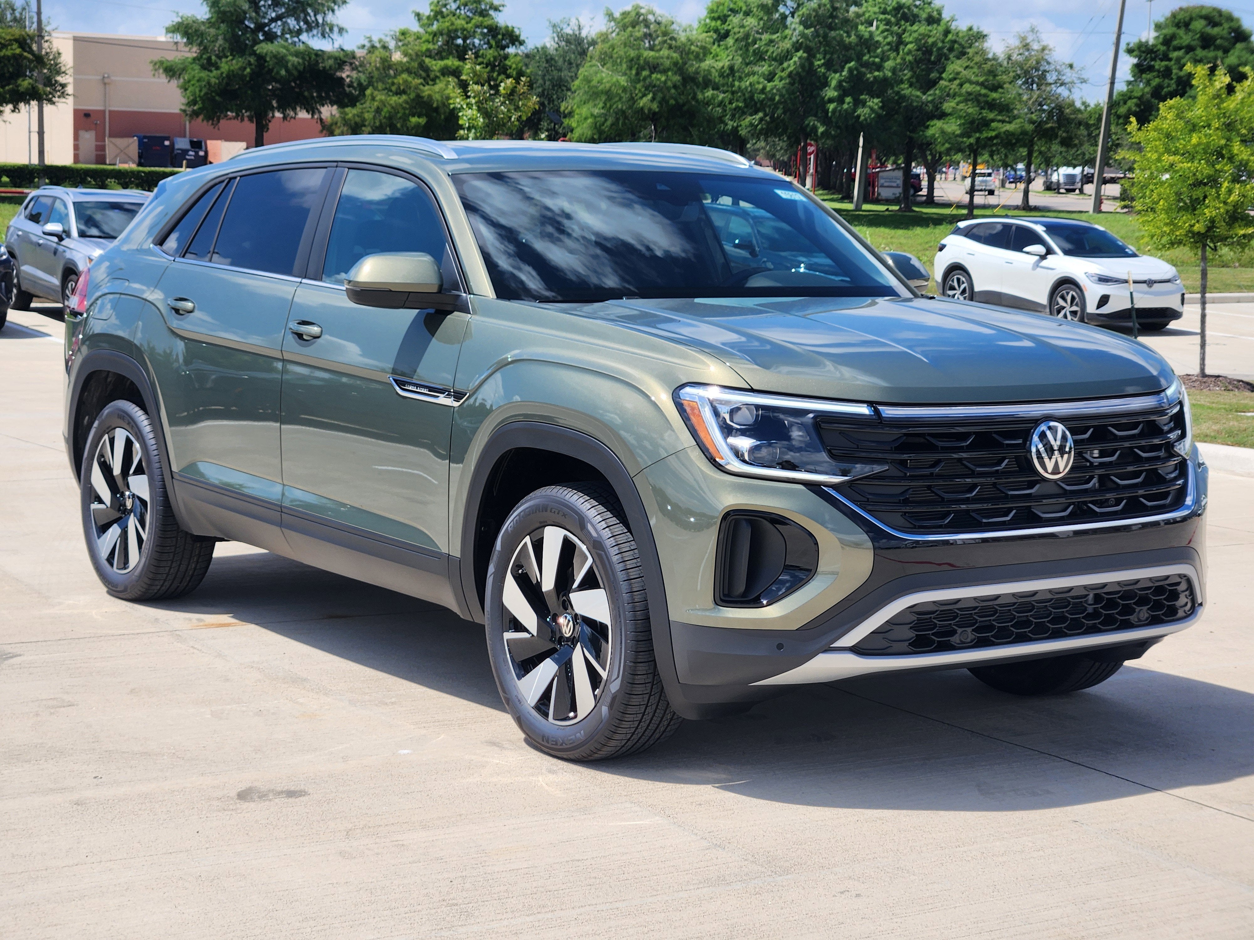 2026 Volkswagen Atlas Cross Sport 2.0T SE w/Technology