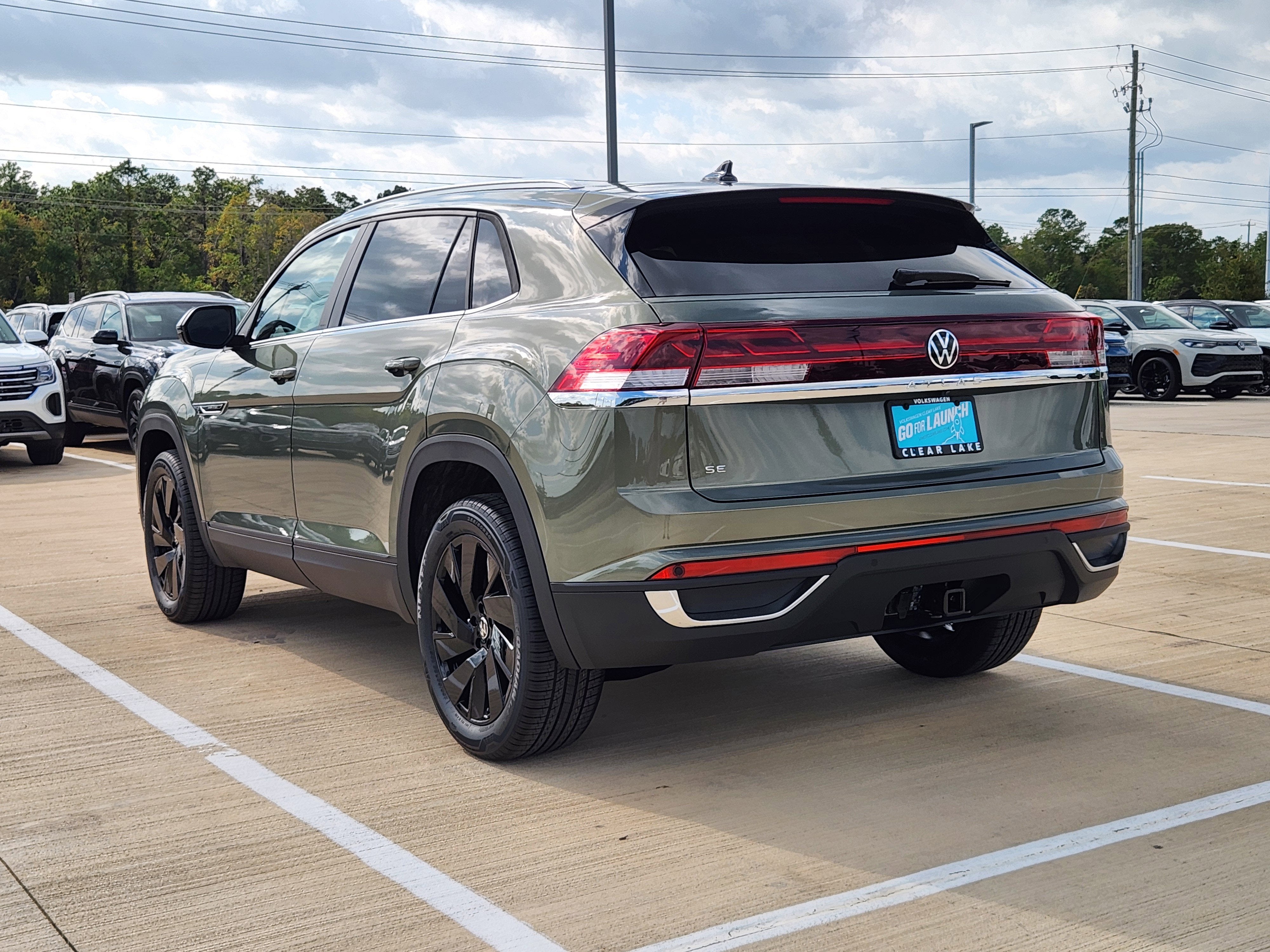 2026 Volkswagen Atlas Cross Sport 2.0T SE w/Technology