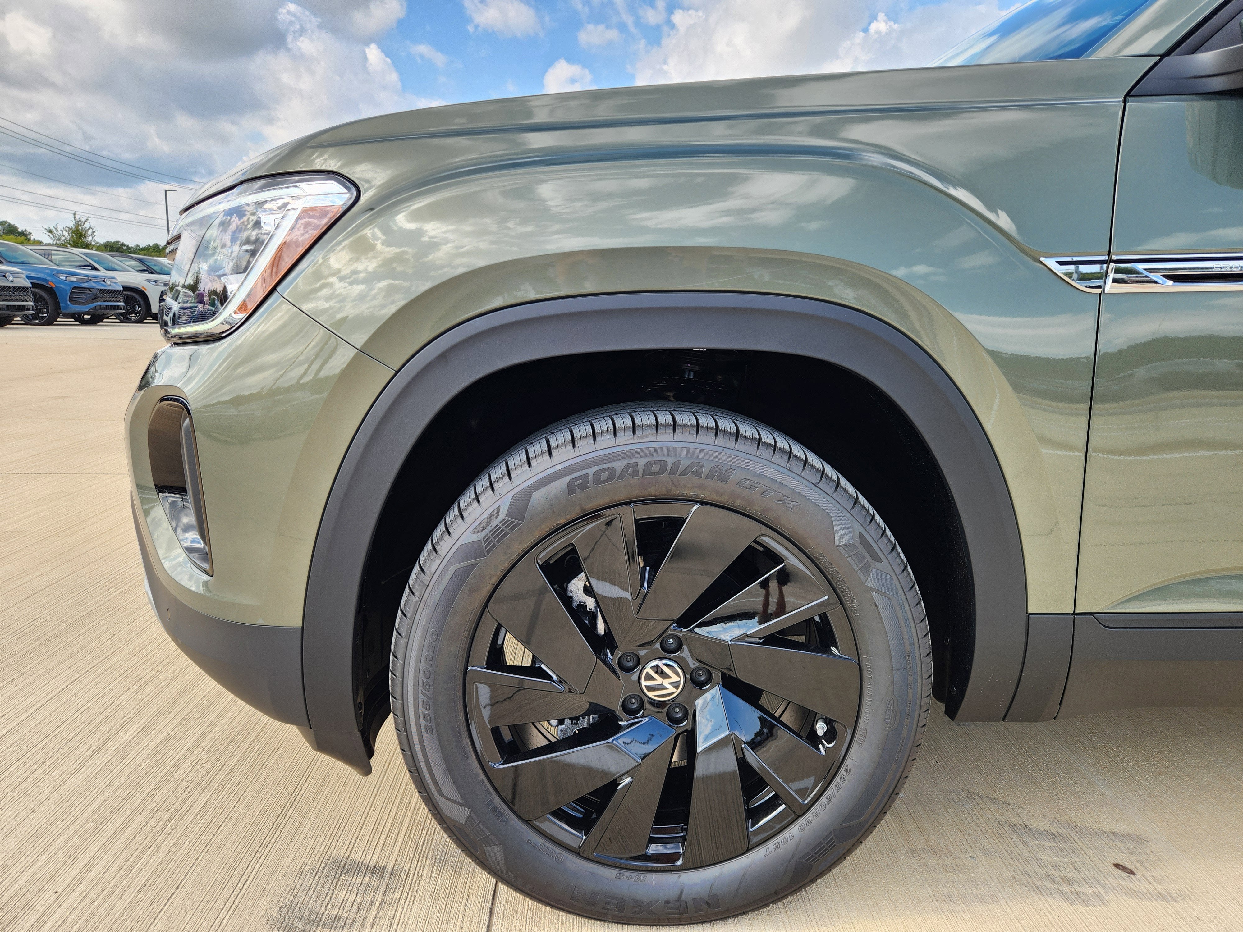 2026 Volkswagen Atlas Cross Sport 2.0T SE w/Technology