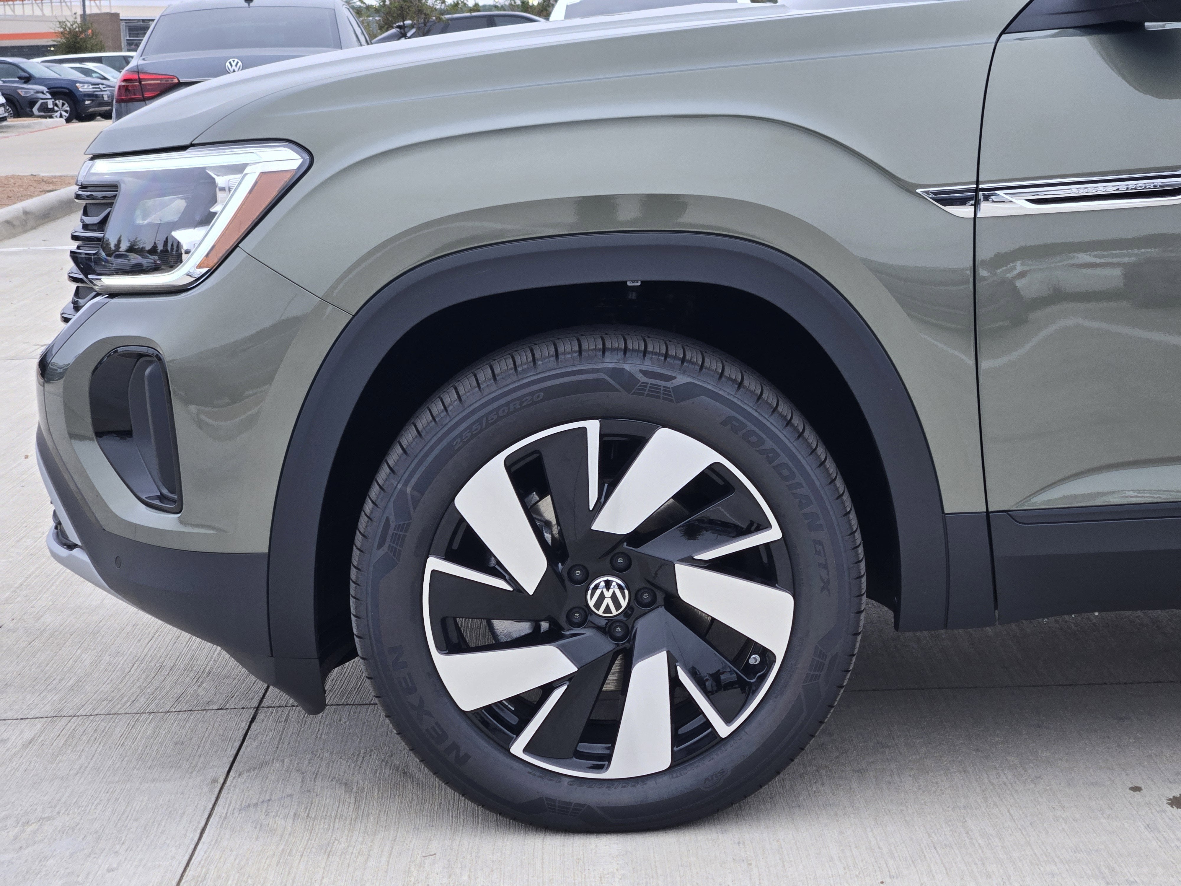 2026 Volkswagen Atlas Cross Sport 2.0T SE w/Technology