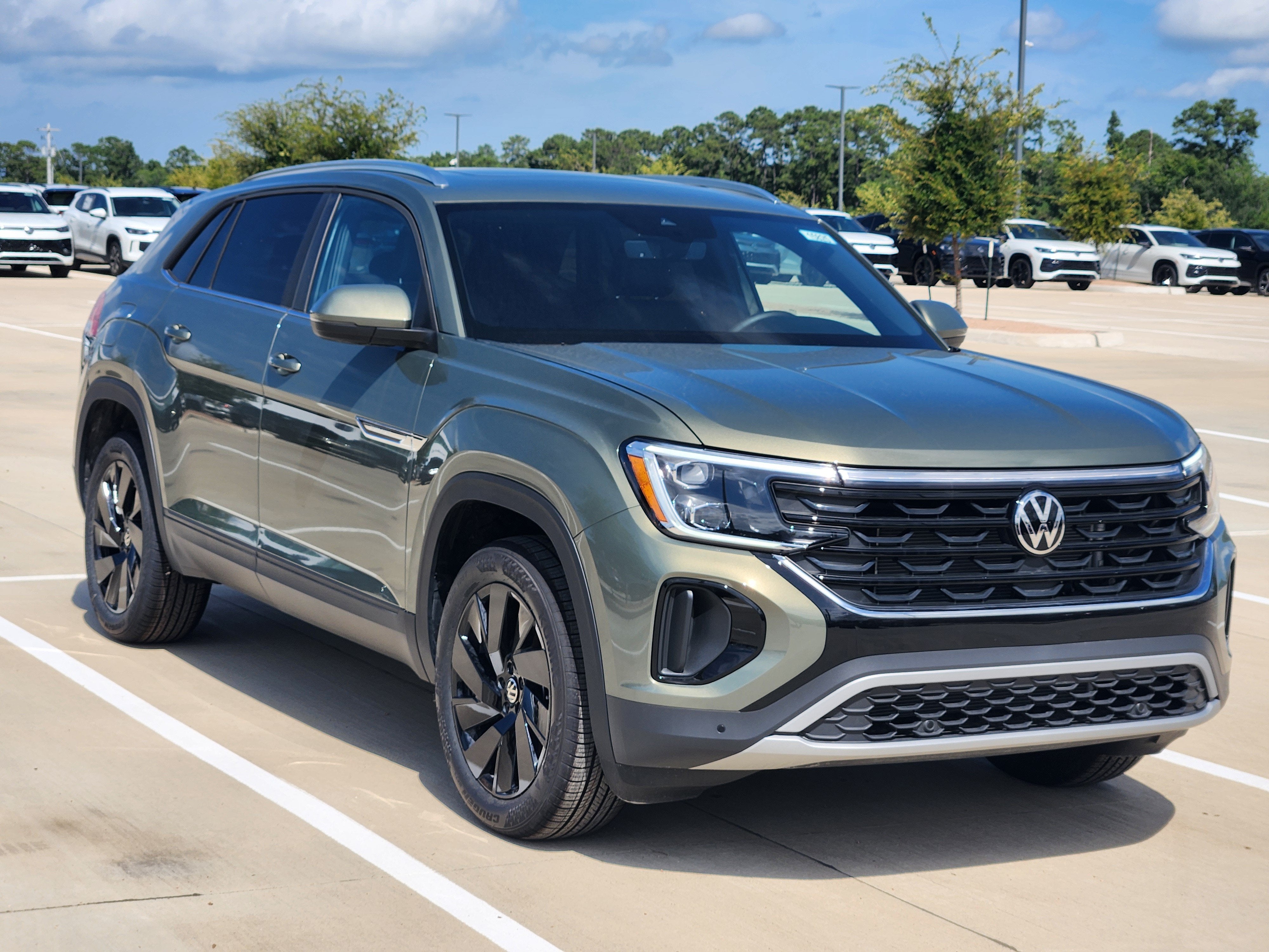 2026 Volkswagen Atlas Cross Sport 2.0T SE w/Technology