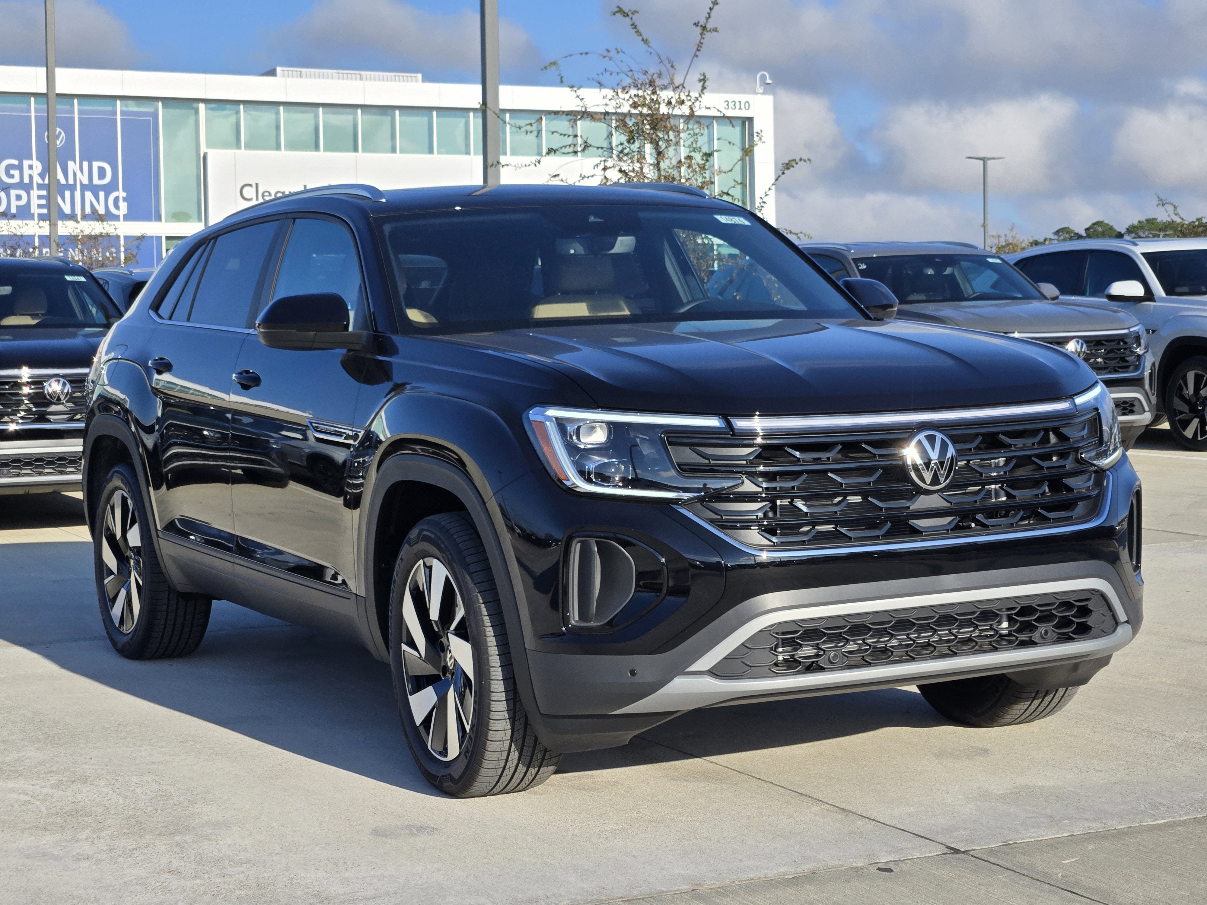 2026 Volkswagen Atlas Cross Sport 2.0T SE w/Technology