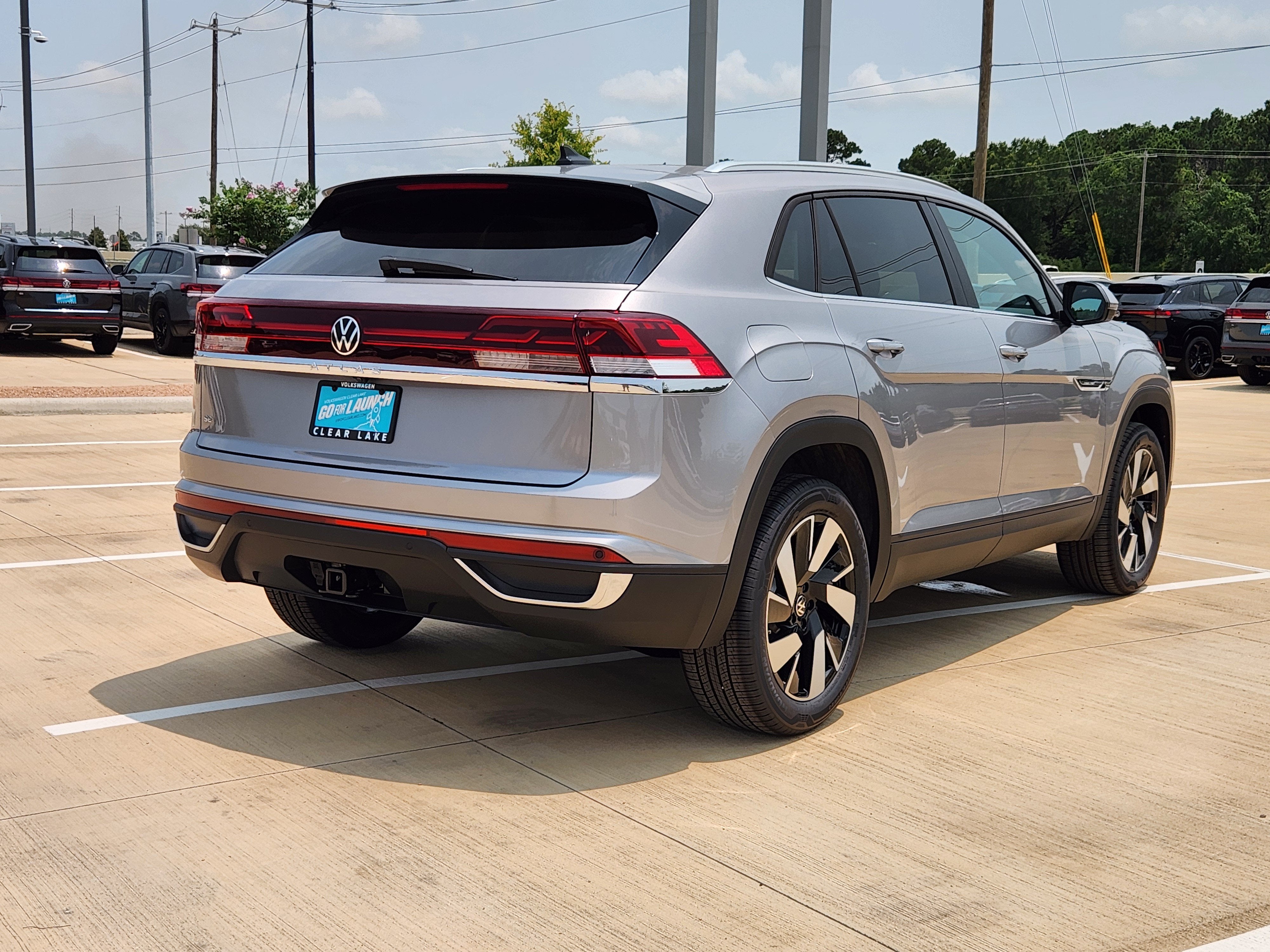 2026 Volkswagen Atlas Cross Sport 2.0T SE w/Technology