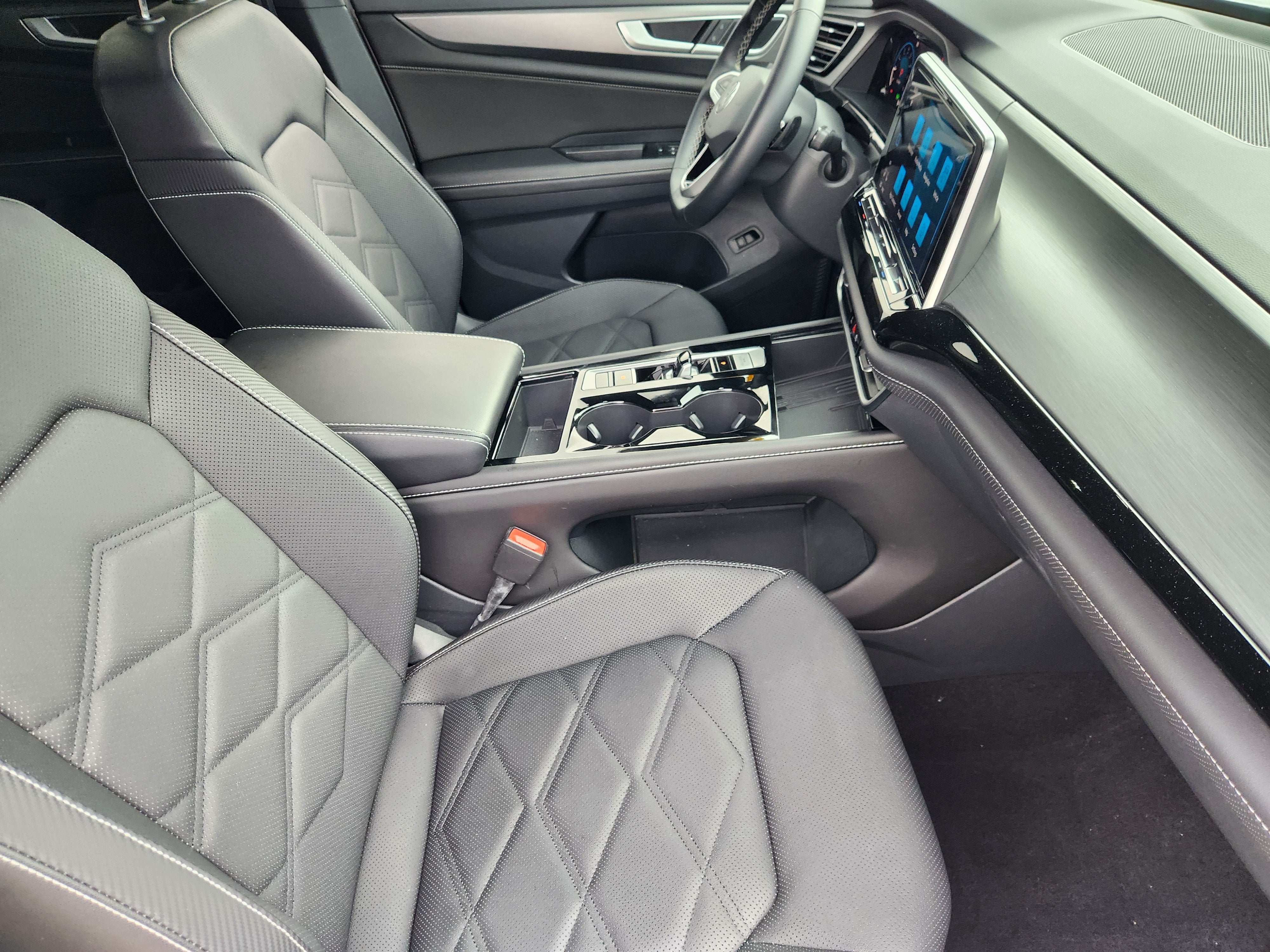 2025 Volkswagen Atlas Cross Sport 2.0T SE w/Technology