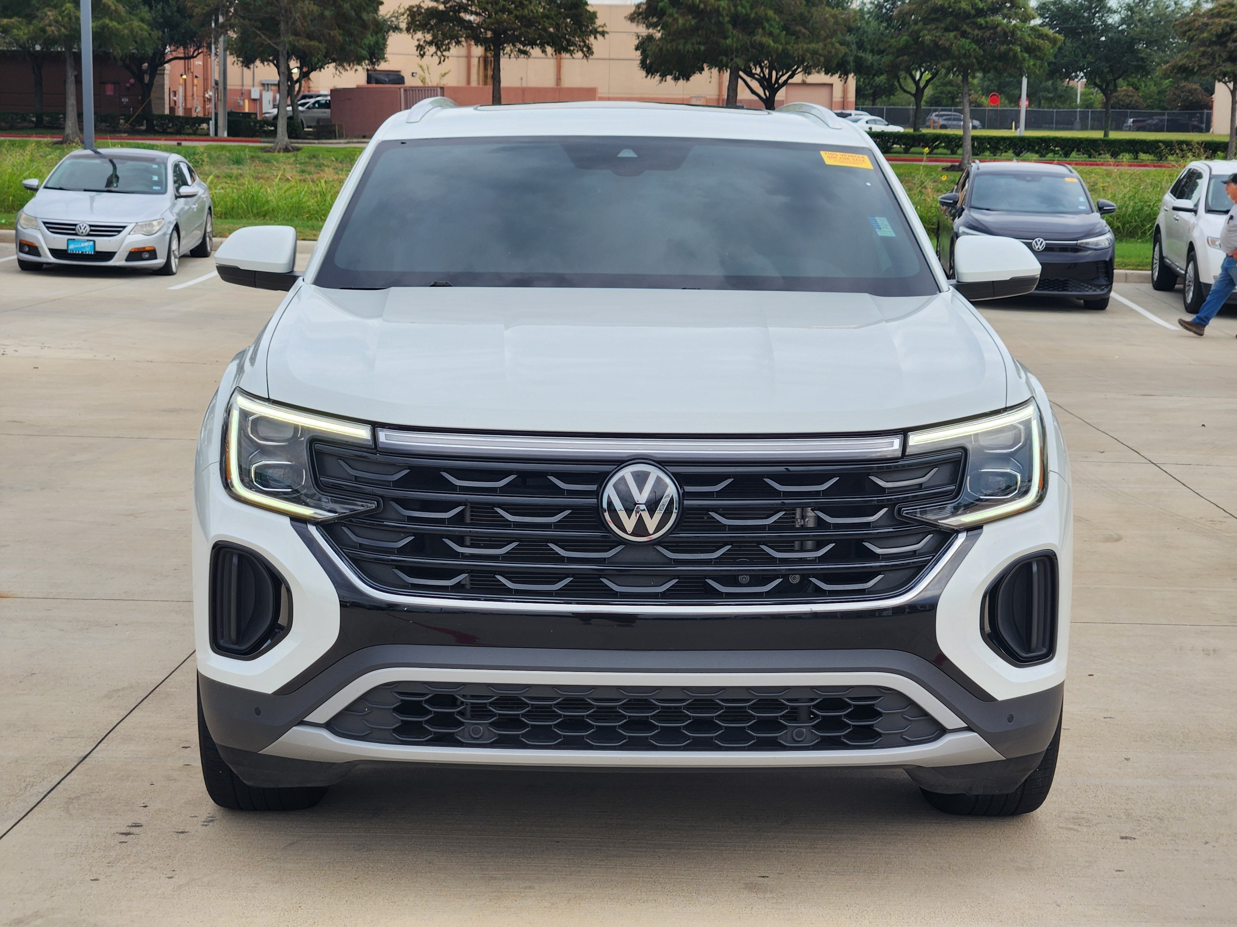 2025 Volkswagen Atlas Cross Sport 2.0T SE w/Technology