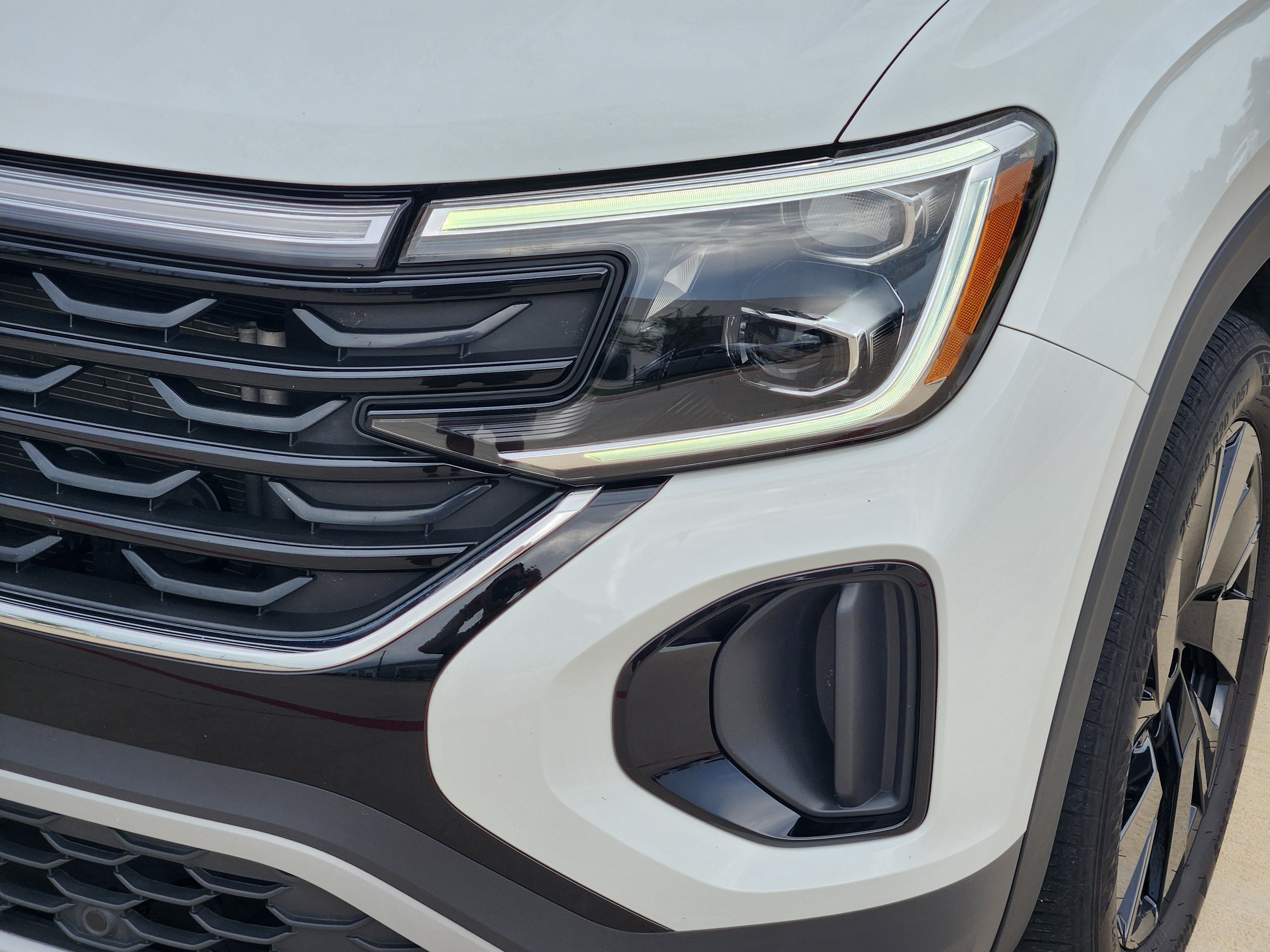 2025 Volkswagen Atlas Cross Sport 2.0T SE w/Technology