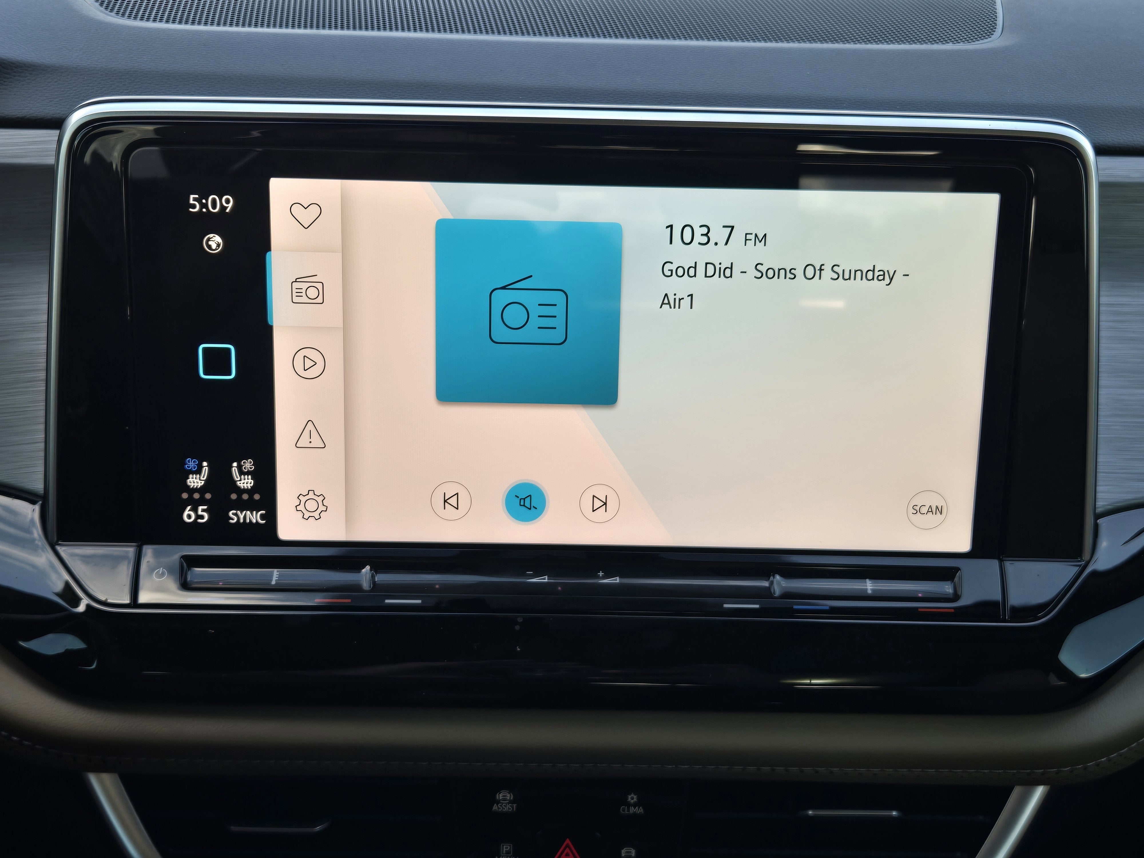 2025 Volkswagen Atlas Cross Sport 2.0T SE w/Technology