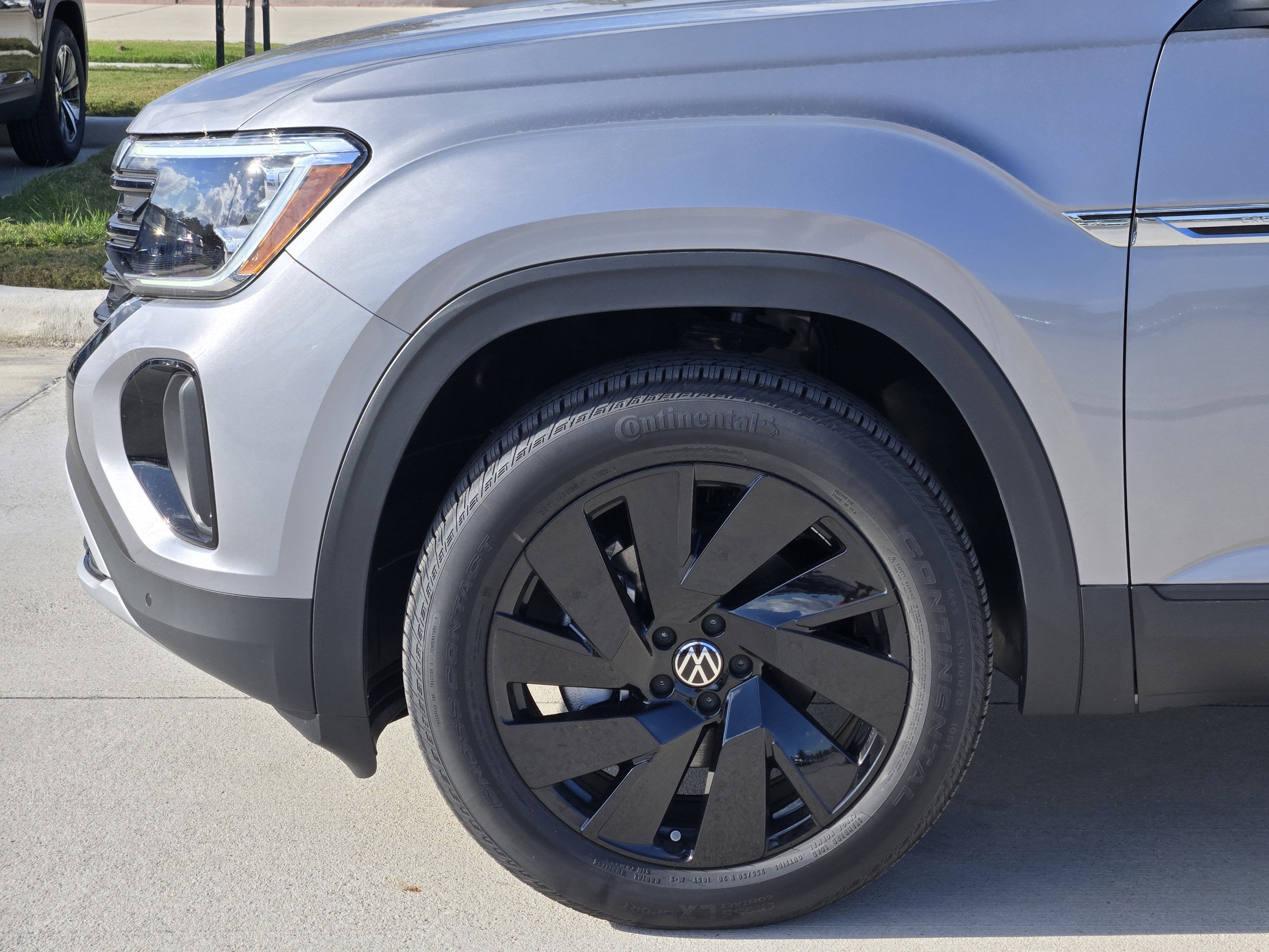 2025 Volkswagen Atlas Cross Sport 2.0T SE w/Technology