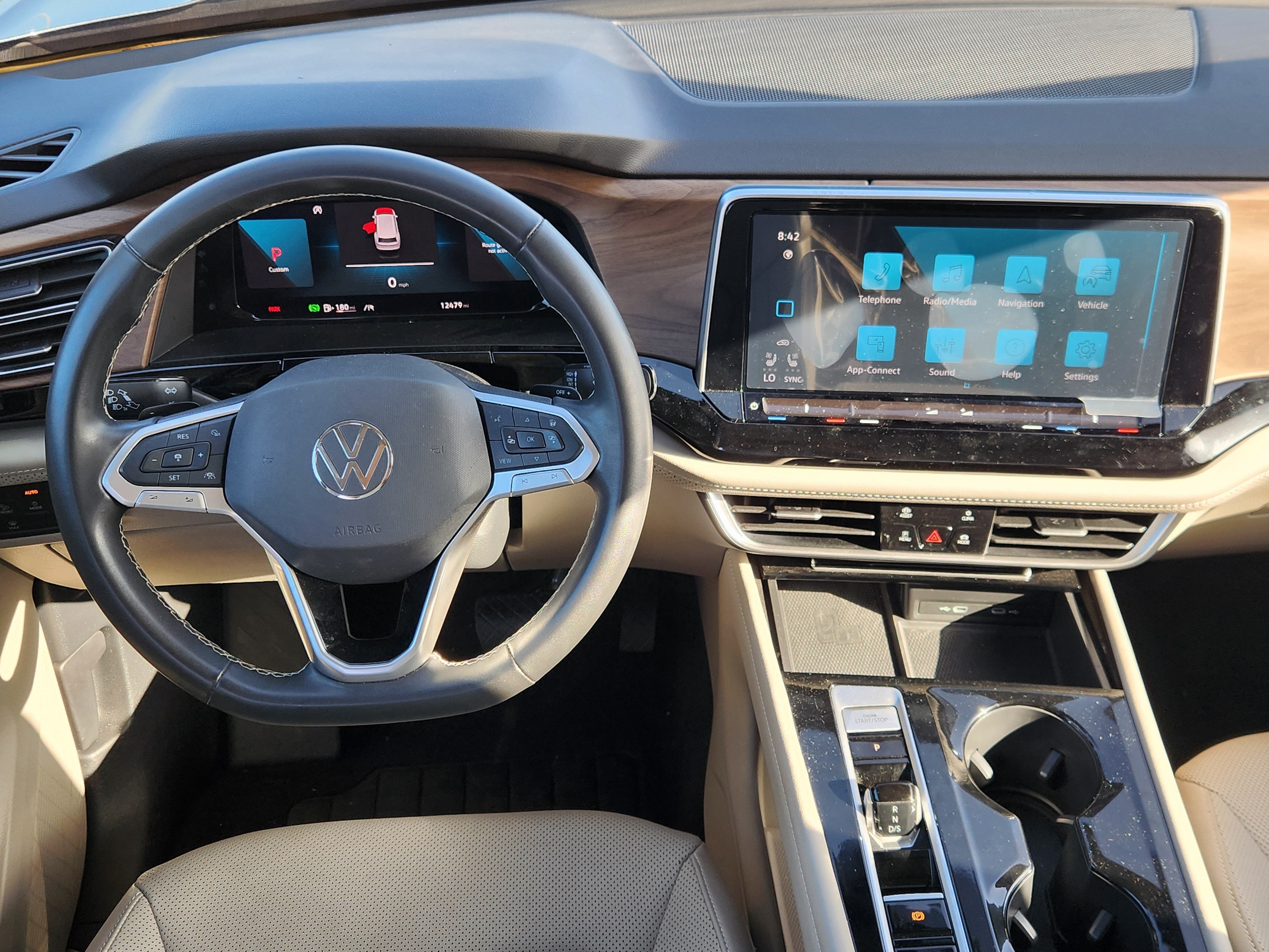 2024 Volkswagen Atlas 2.0T SE w/Technology
