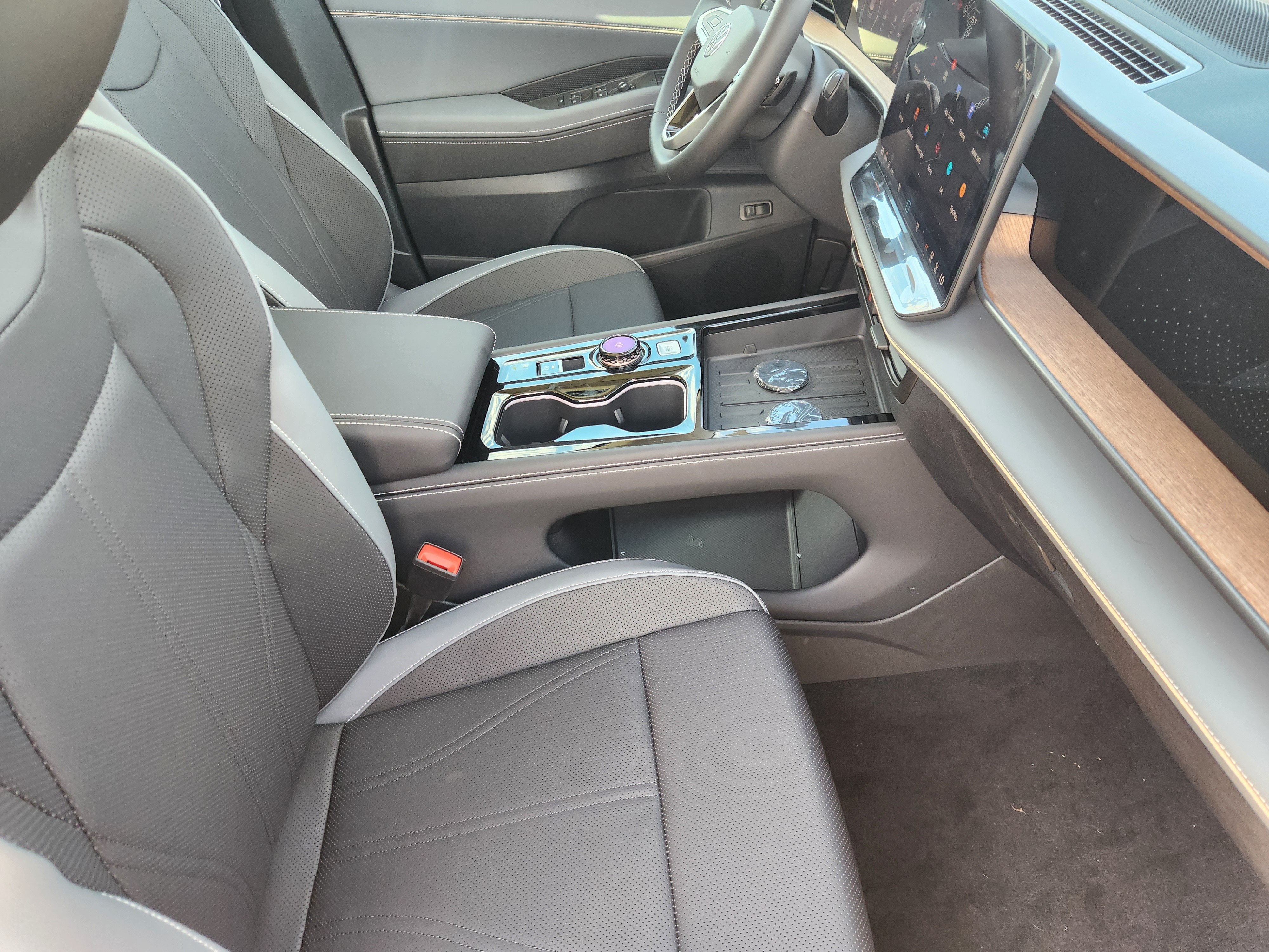 2027 Volkswagen Atlas SE w/Technology