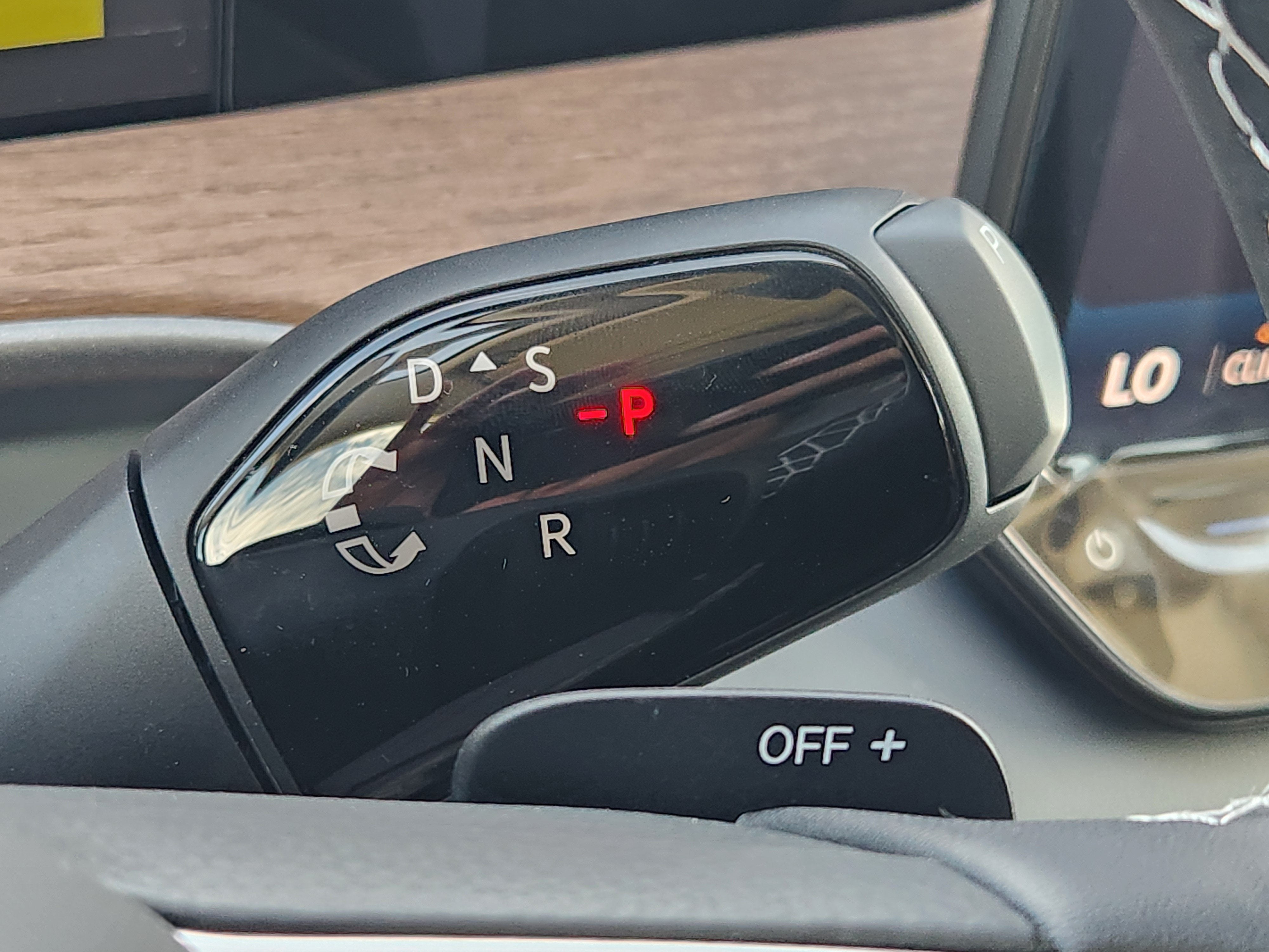 2027 Volkswagen Atlas SE w/Technology