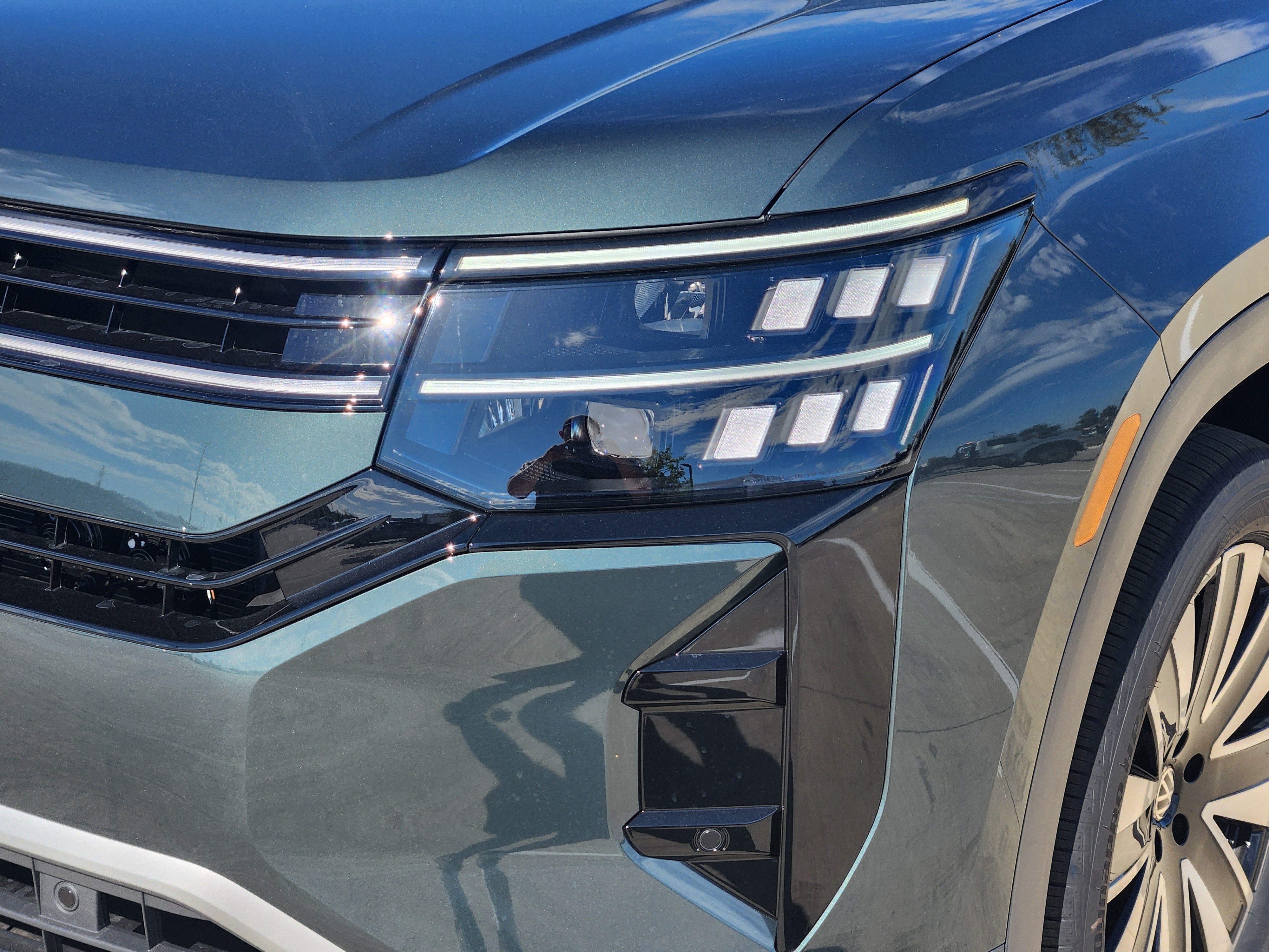 2027 Volkswagen Atlas SE w/Technology