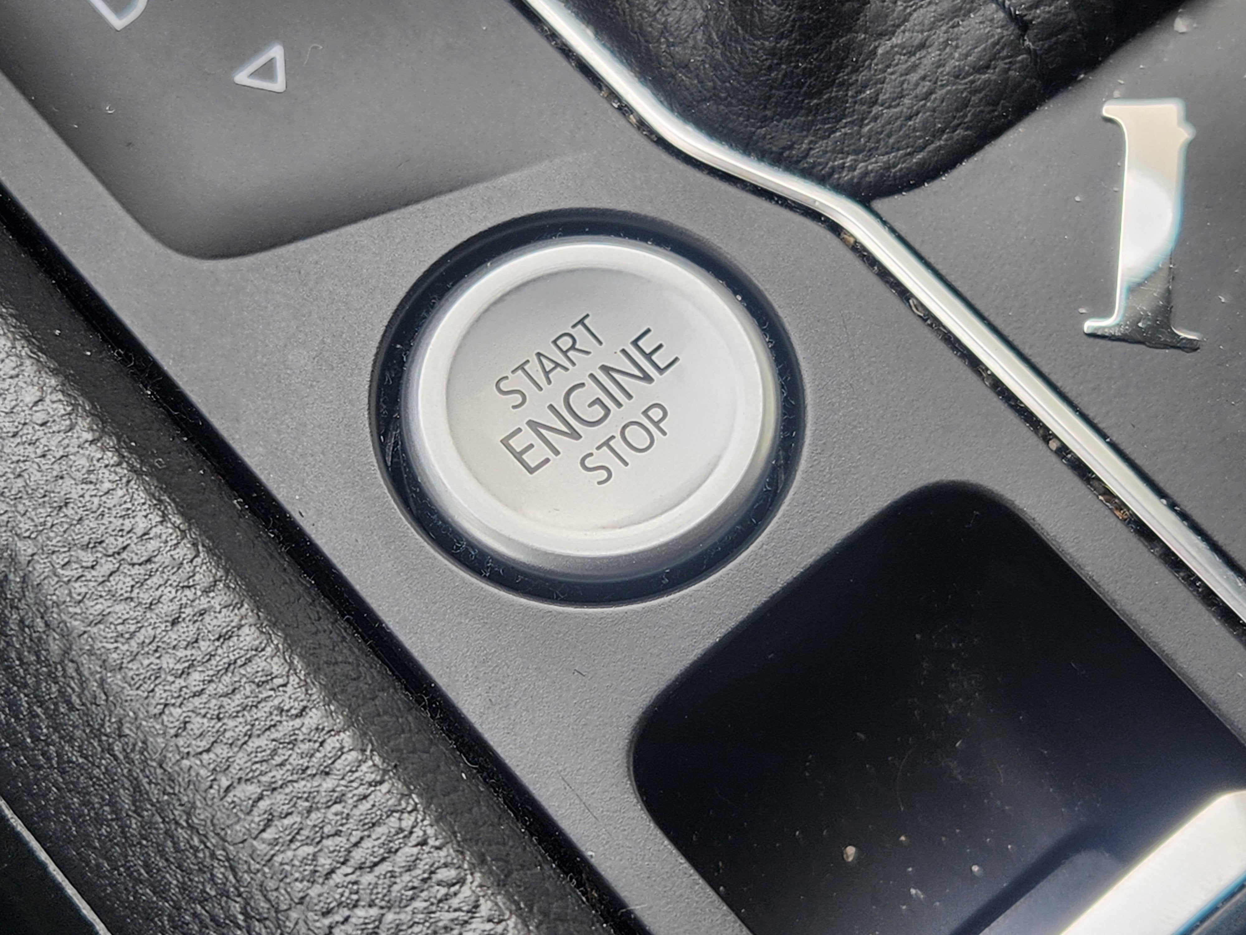 2021 Volkswagen Atlas 3.6L V6 SE w/Technology R-Line