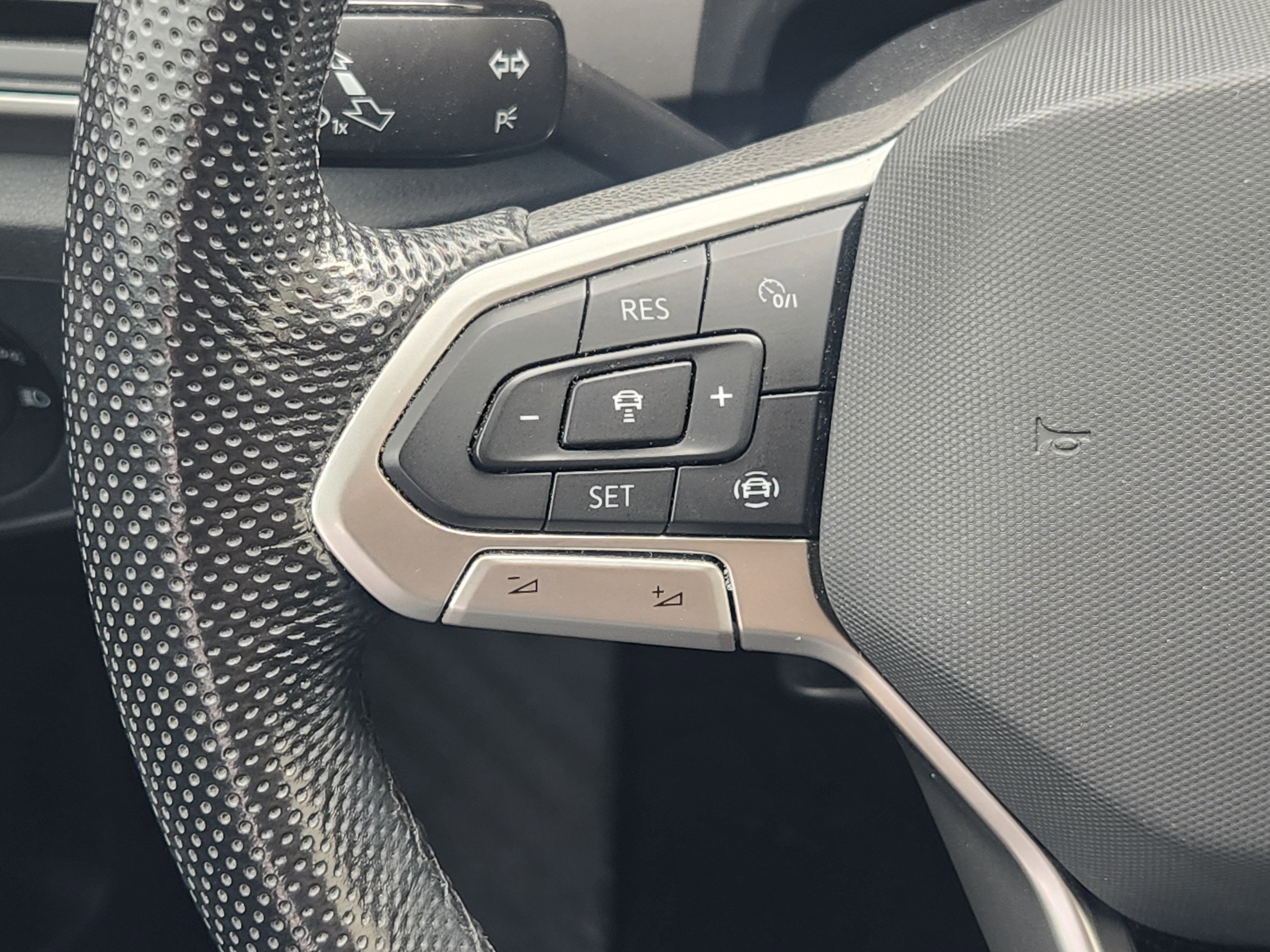 2021 Volkswagen Atlas 3.6L V6 SE w/Technology R-Line