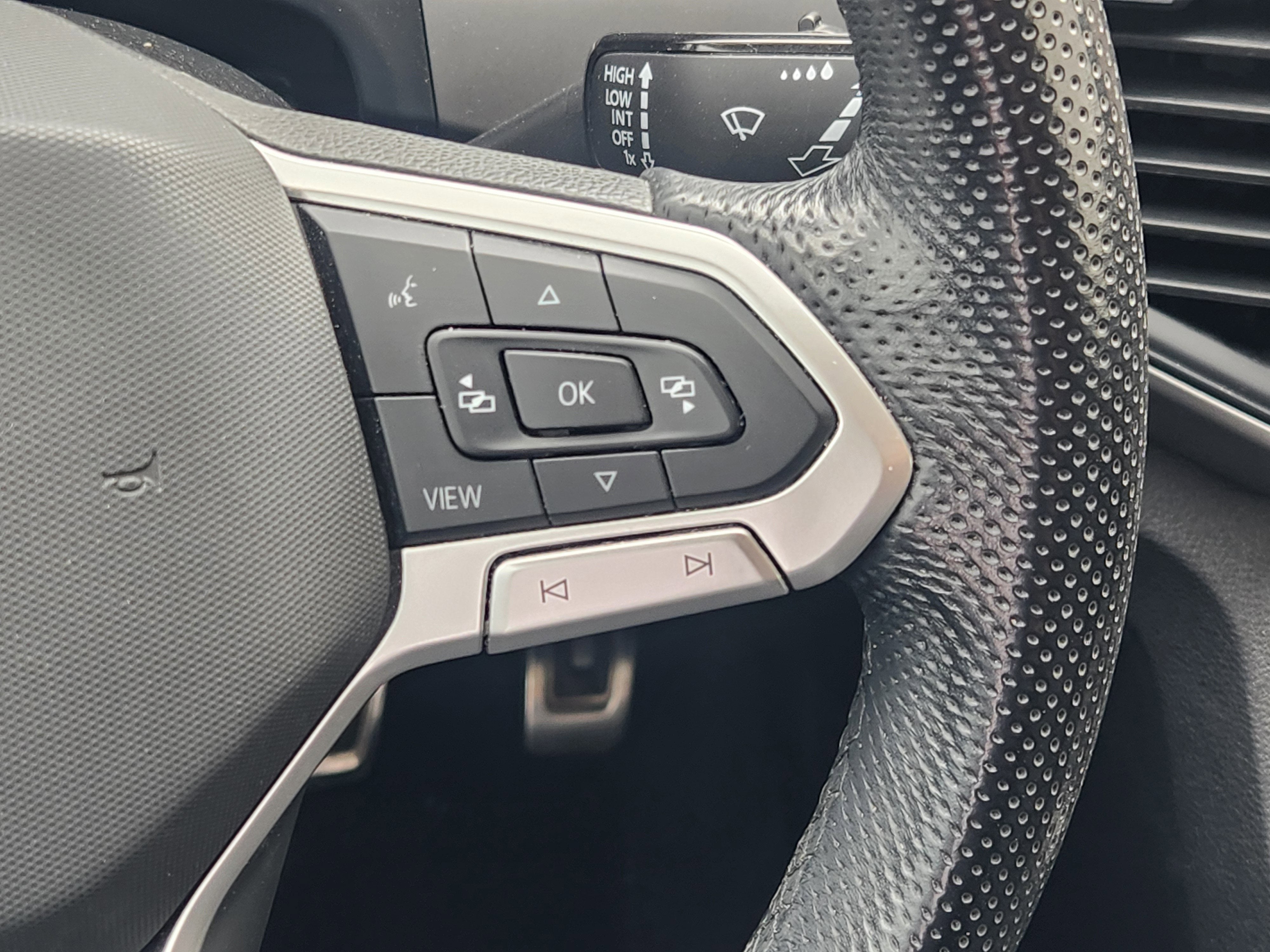 2021 Volkswagen Atlas 3.6L V6 SE w/Technology R-Line