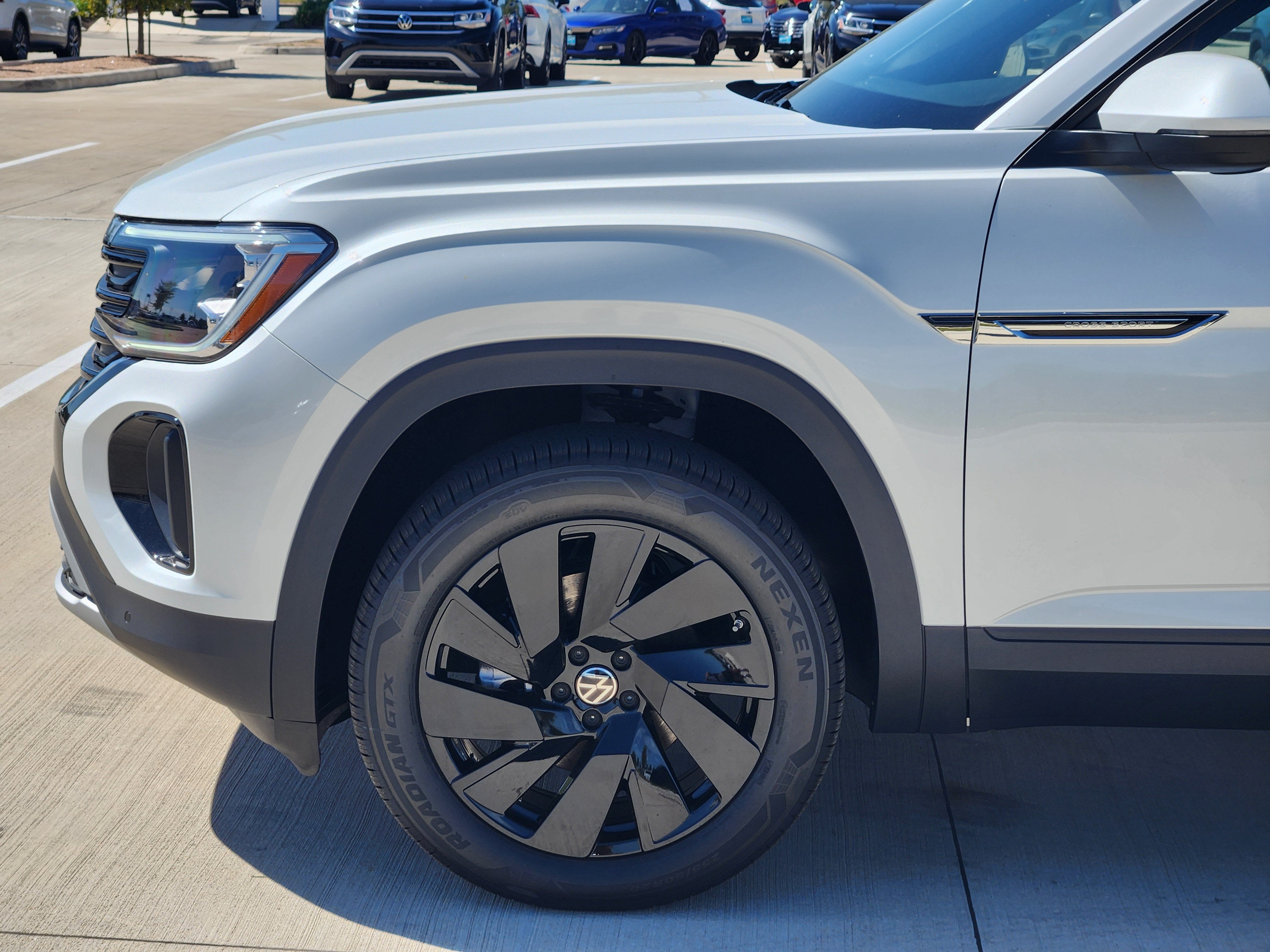 2026 Volkswagen Atlas Cross Sport 2.0T SE w/Technology