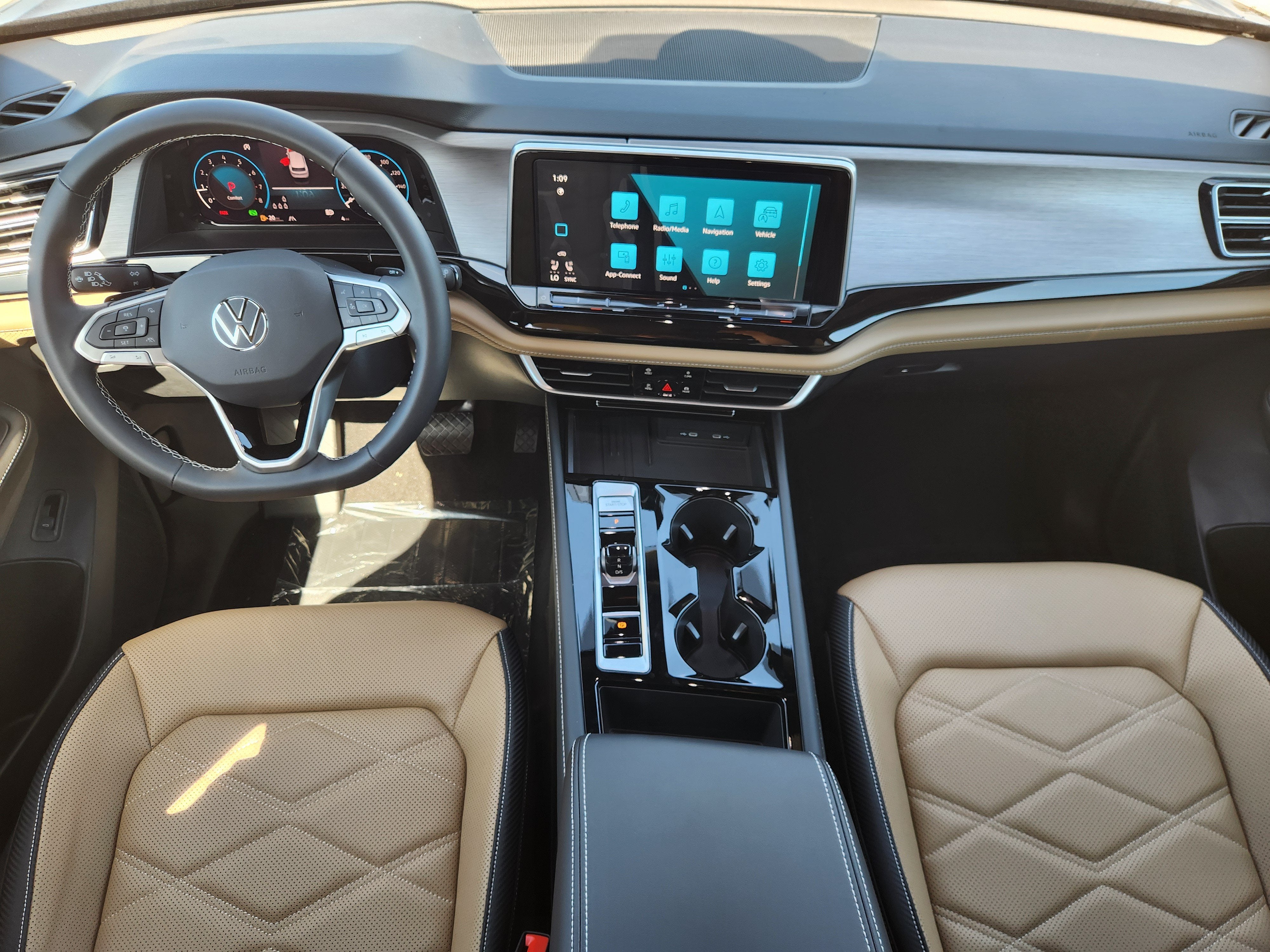 2026 Volkswagen Atlas Cross Sport 2.0T SE w/Technology