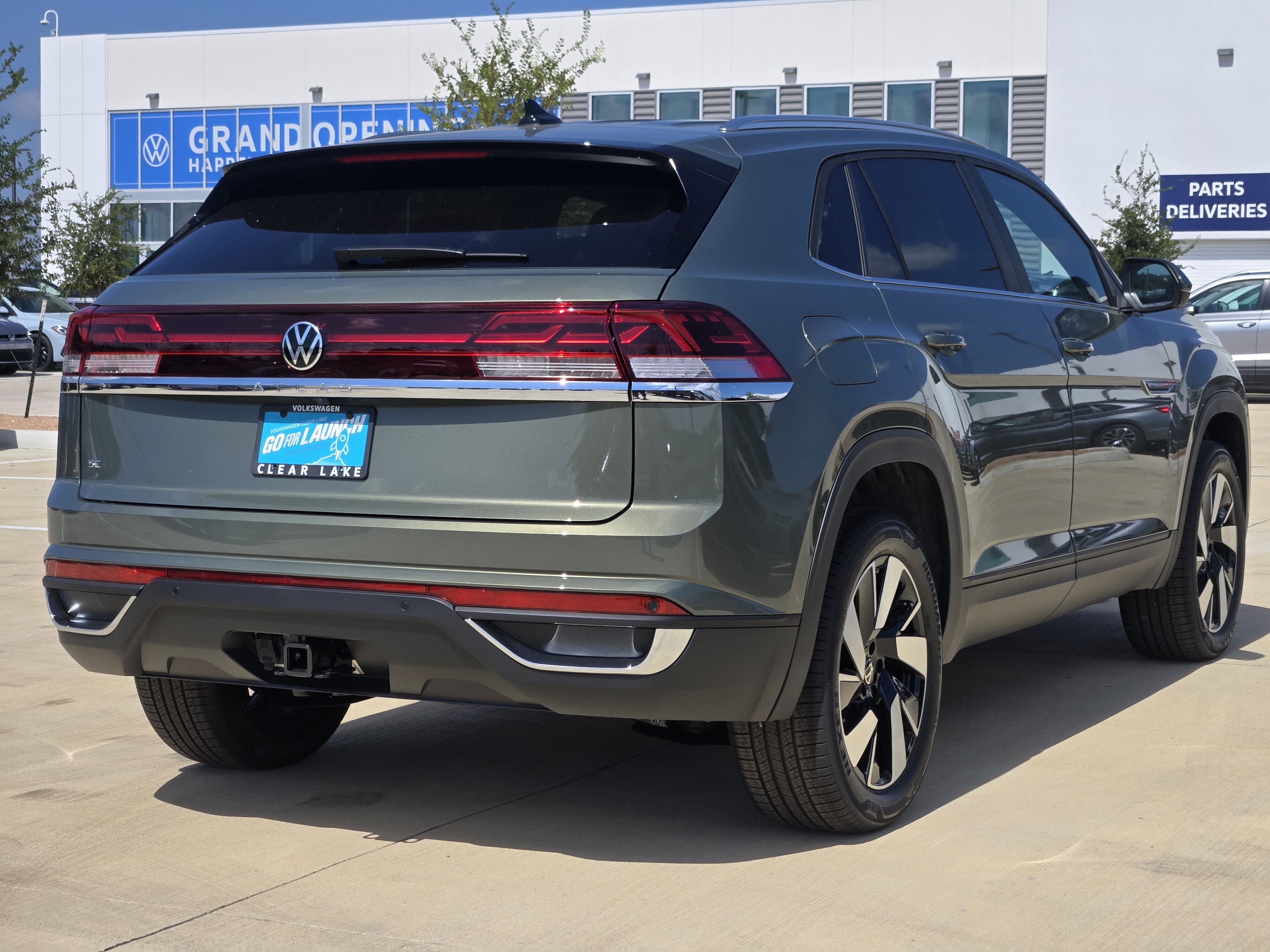 2026 Volkswagen Atlas Cross Sport 2.0T SE w/Technology