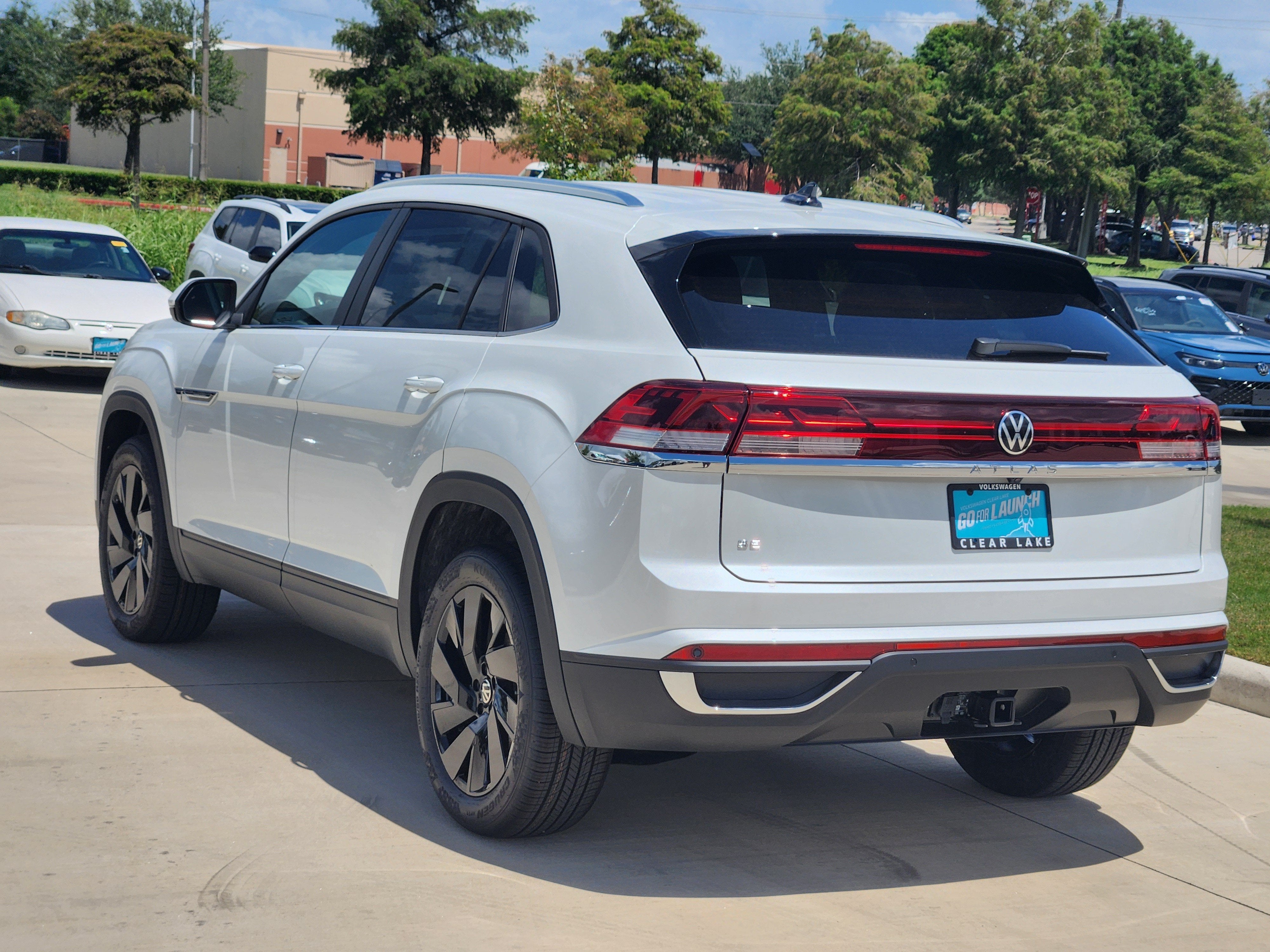 2026 Volkswagen Atlas Cross Sport 2.0T SE w/Technology