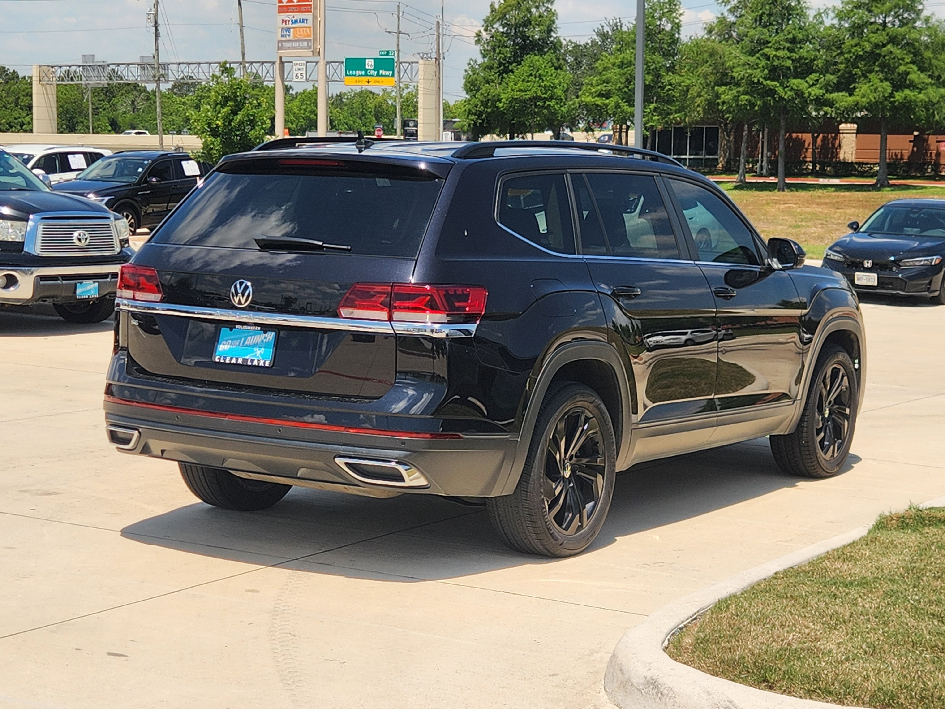 2023 Volkswagen Atlas 2.0T SE w/Technology