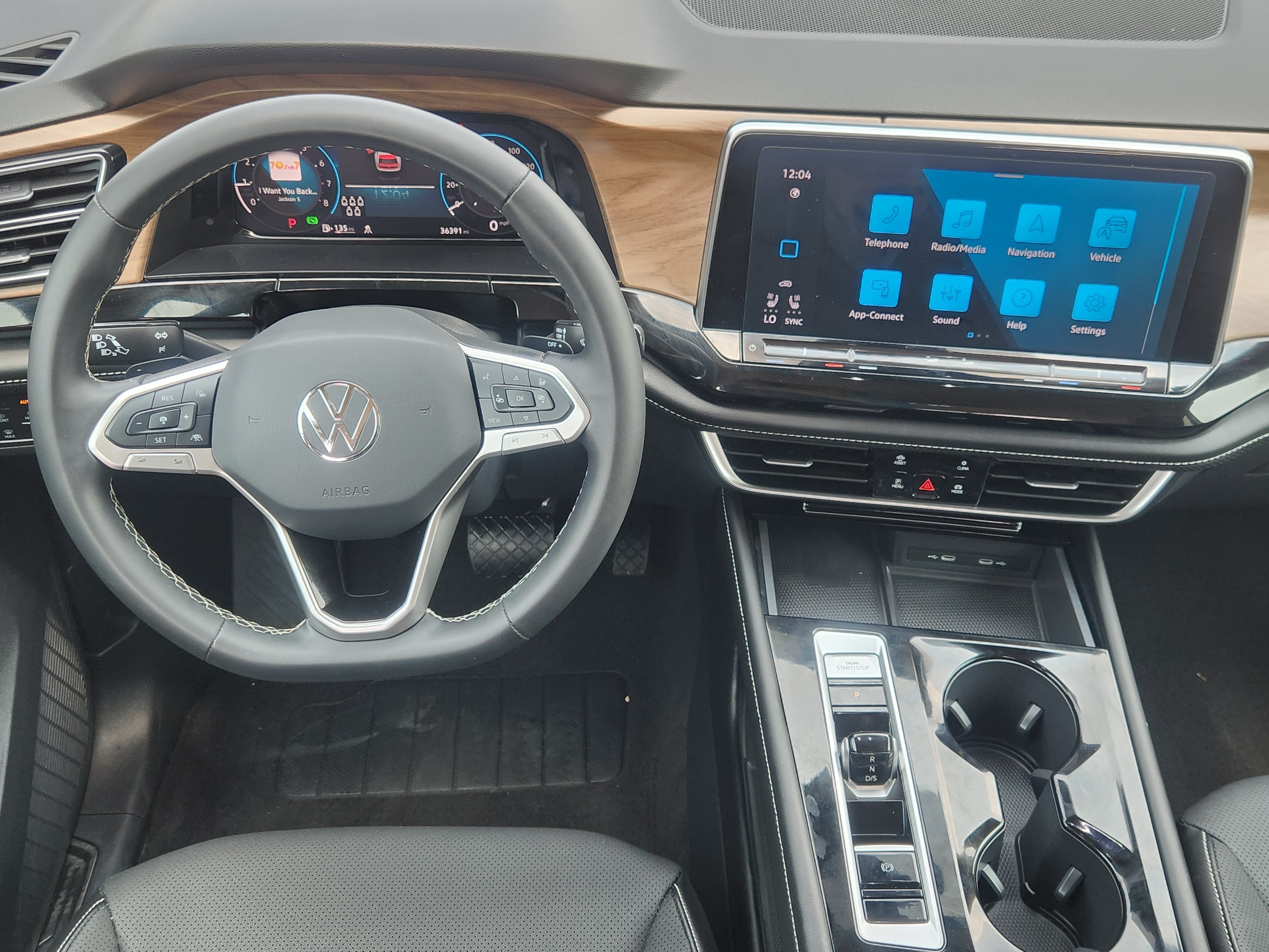 2024 Volkswagen Atlas 2.0T SE w/Technology