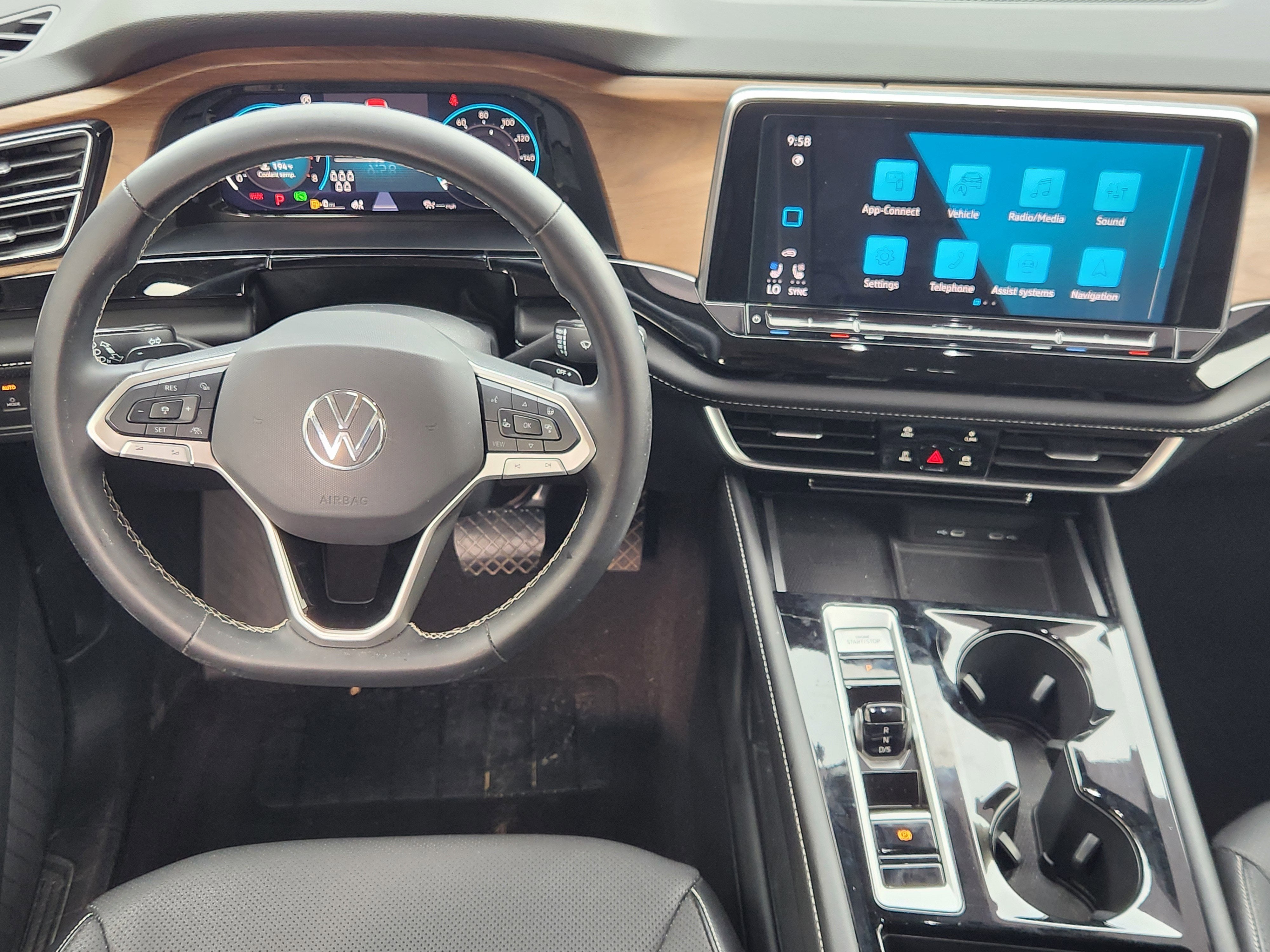 2024 Volkswagen Atlas 2.0T SE w/Technology