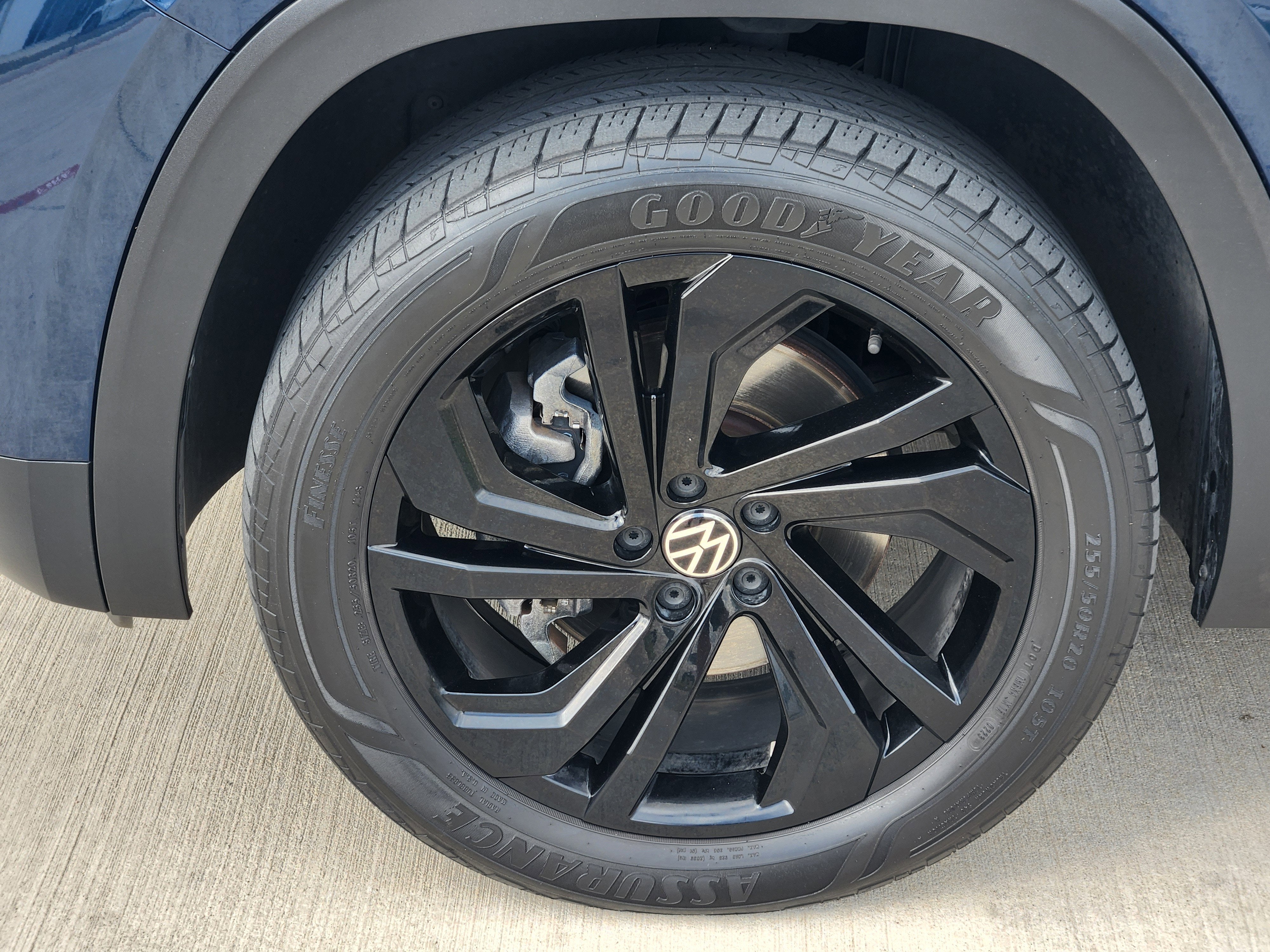 2023 Volkswagen Atlas 3.6L V6 SE w/Technology