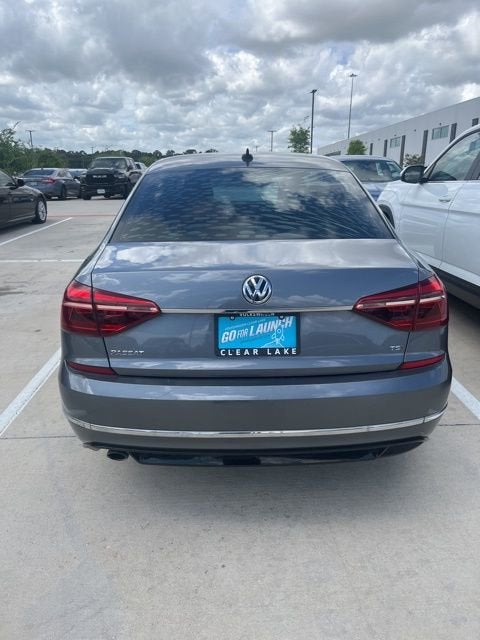 2017 Volkswagen Passat R-Line w/Comfort Pkg