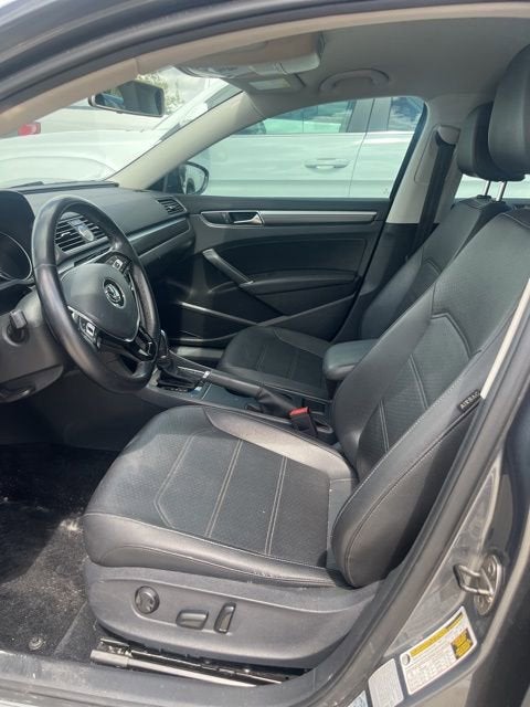 2017 Volkswagen Passat R-Line w/Comfort Pkg