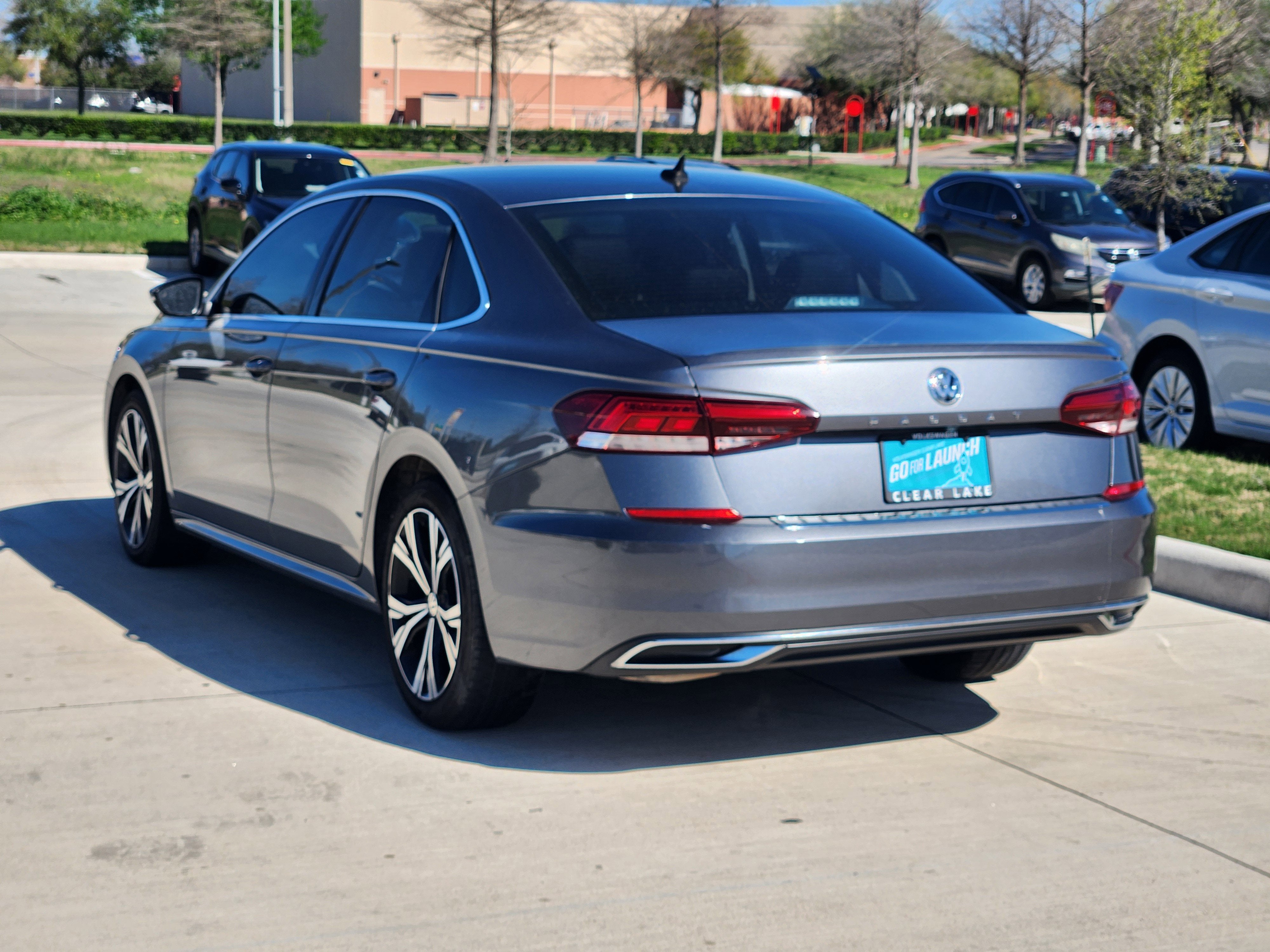 2022 Volkswagen Passat 2.0T SE