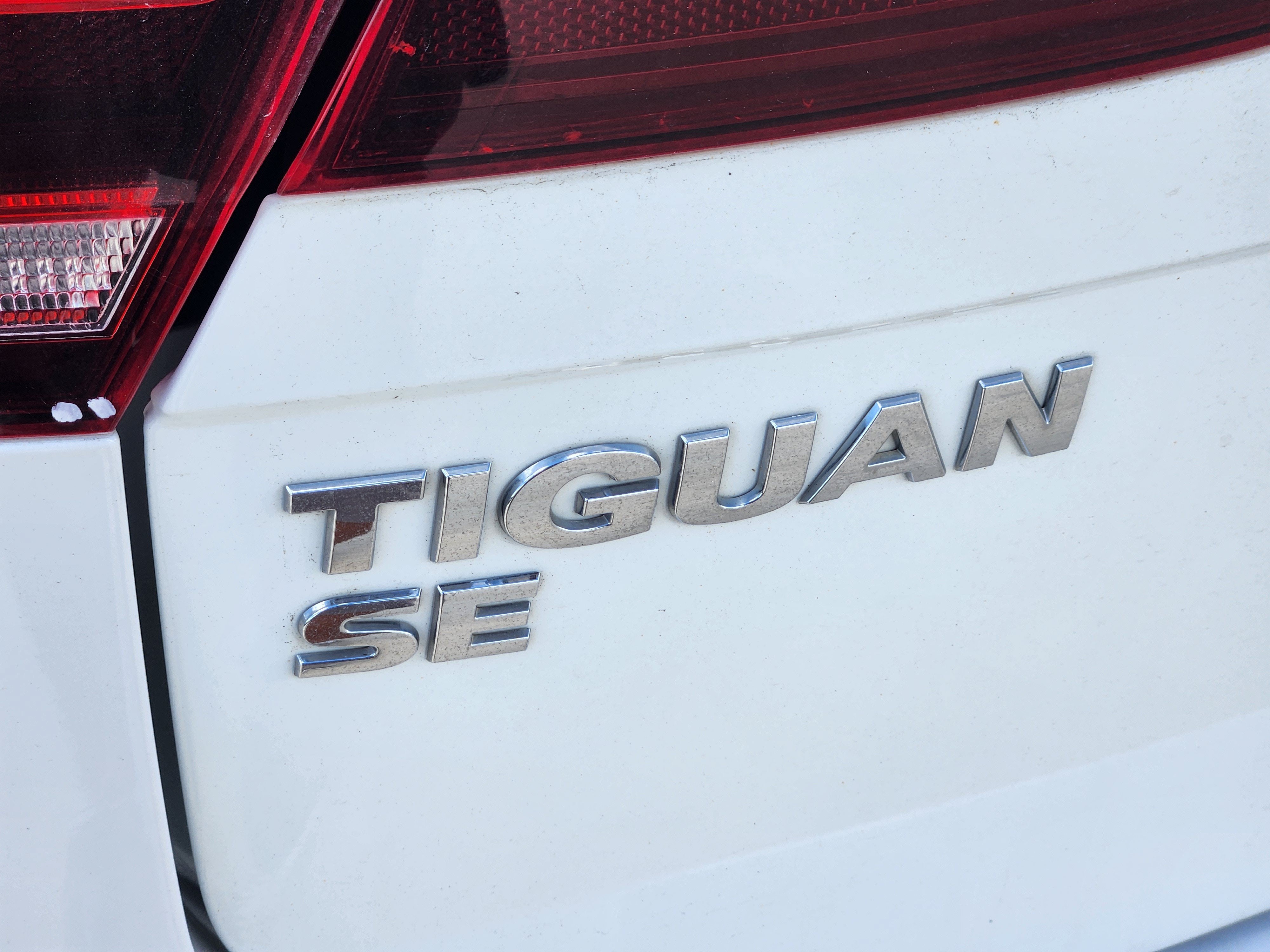 2020 Volkswagen Tiguan SE R-Line Black