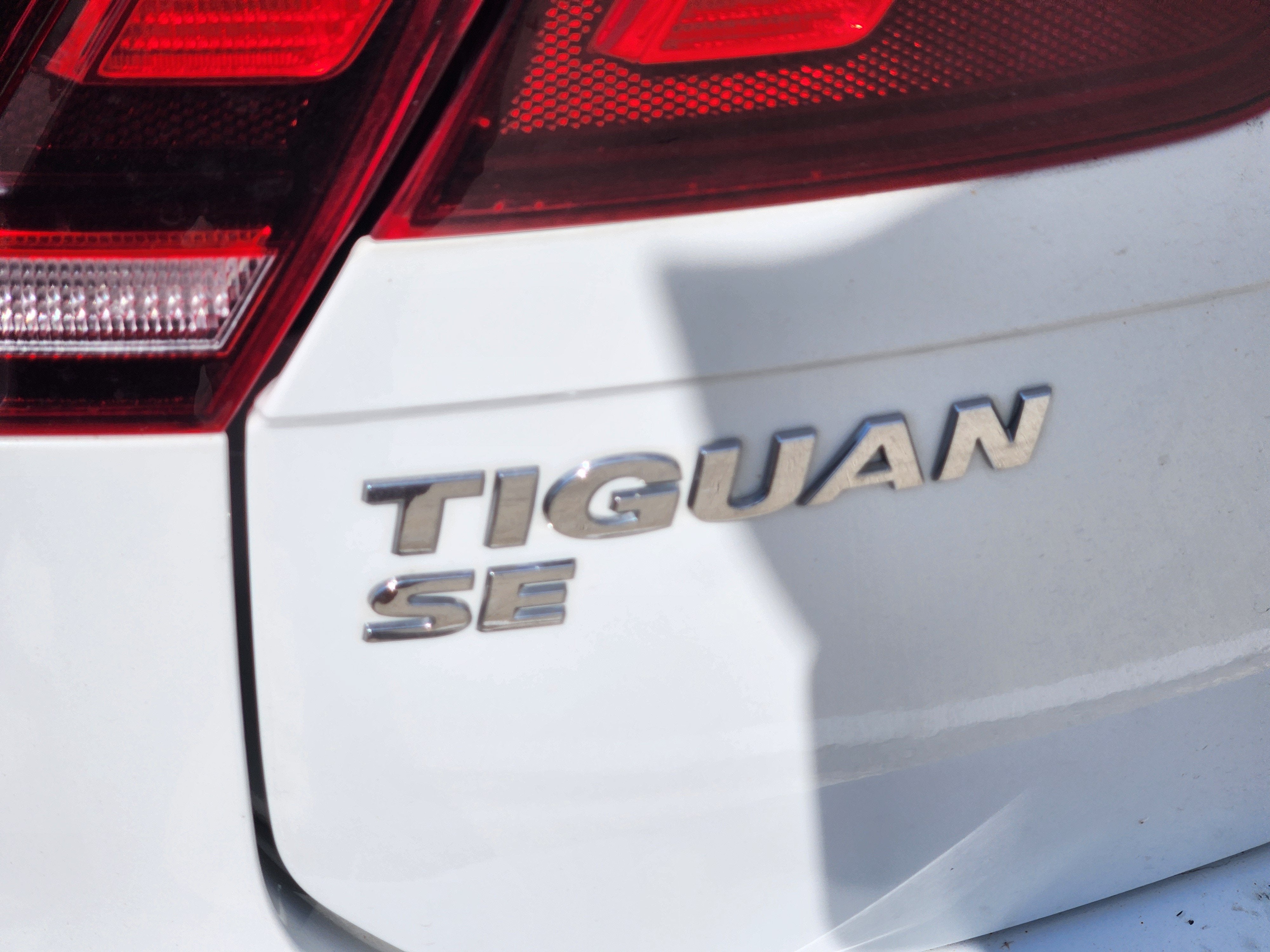2020 Volkswagen Tiguan SE R-Line Black